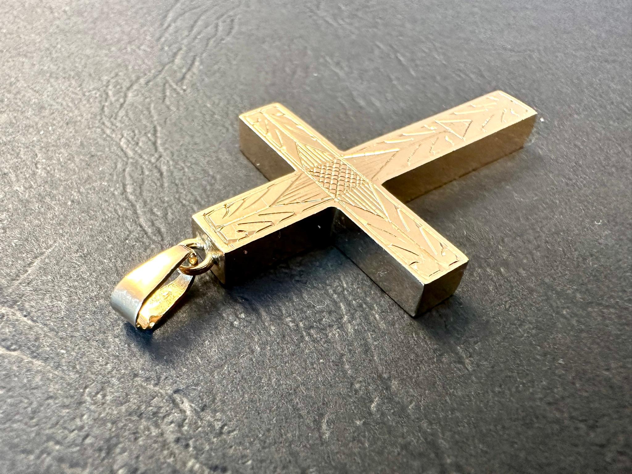 Vintage French Cross 18 karat Yellow Gold with Geometric Patterns For Sale 2