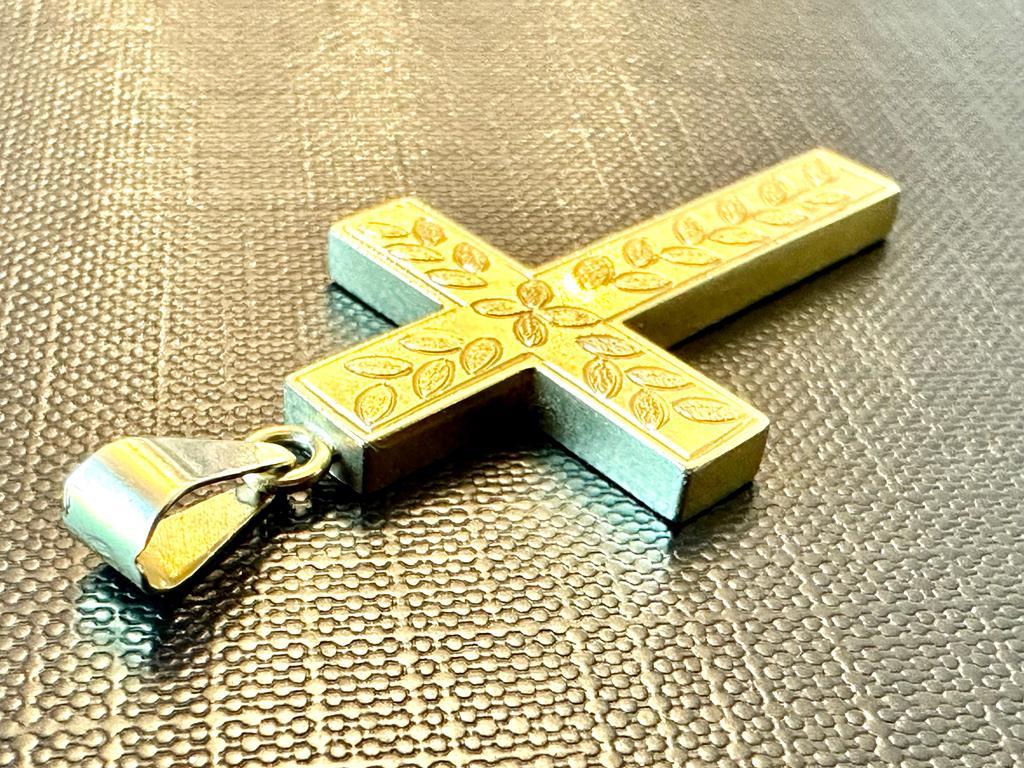 Modern Vintage French Cross 18 Karat Yellow Gold with Leaves Motifs For Sale