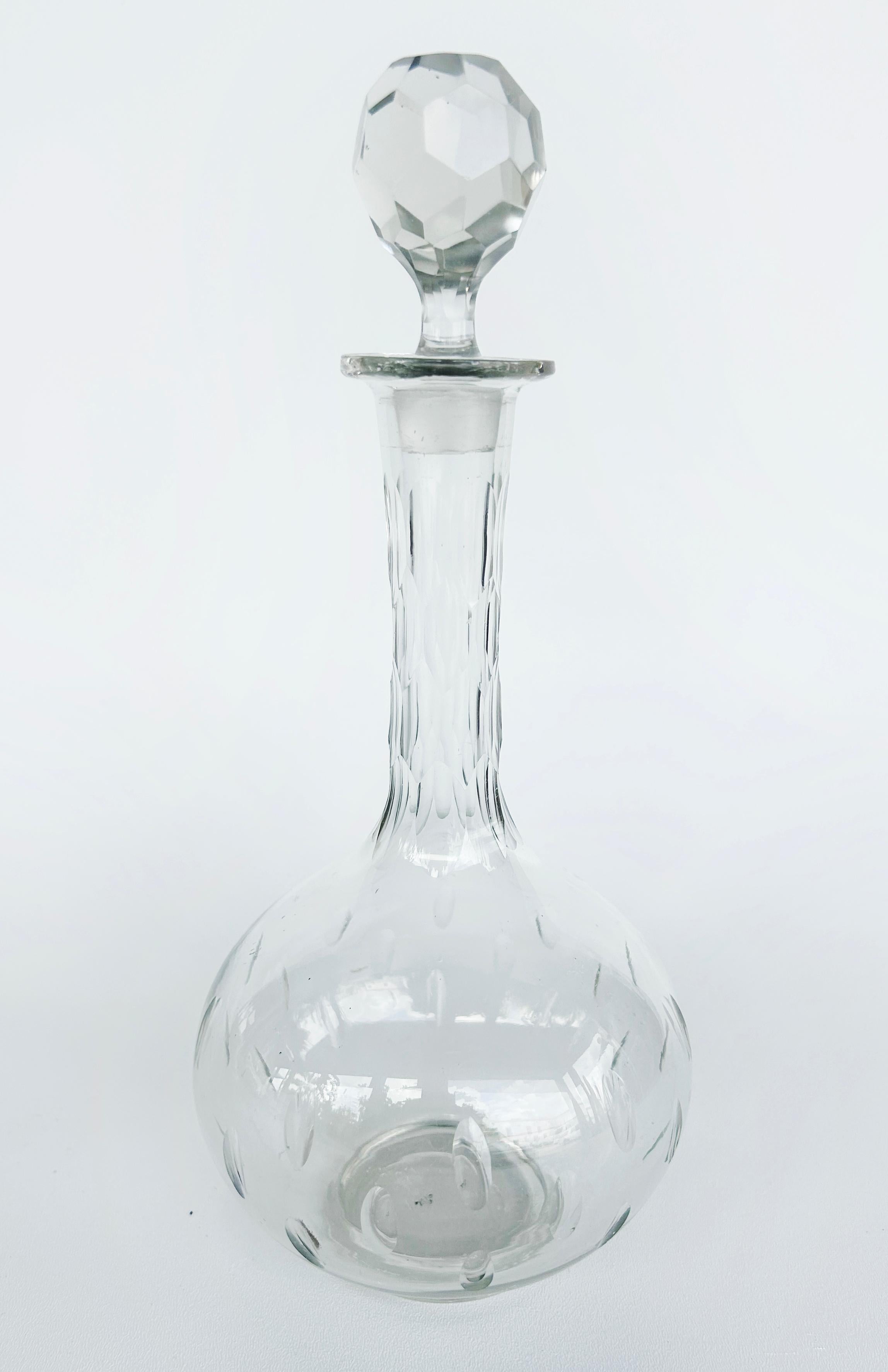 20ième siècle Vintage French Cut Crystal Decanters, Val Saint Lambert Attributed, Set of Two en vente