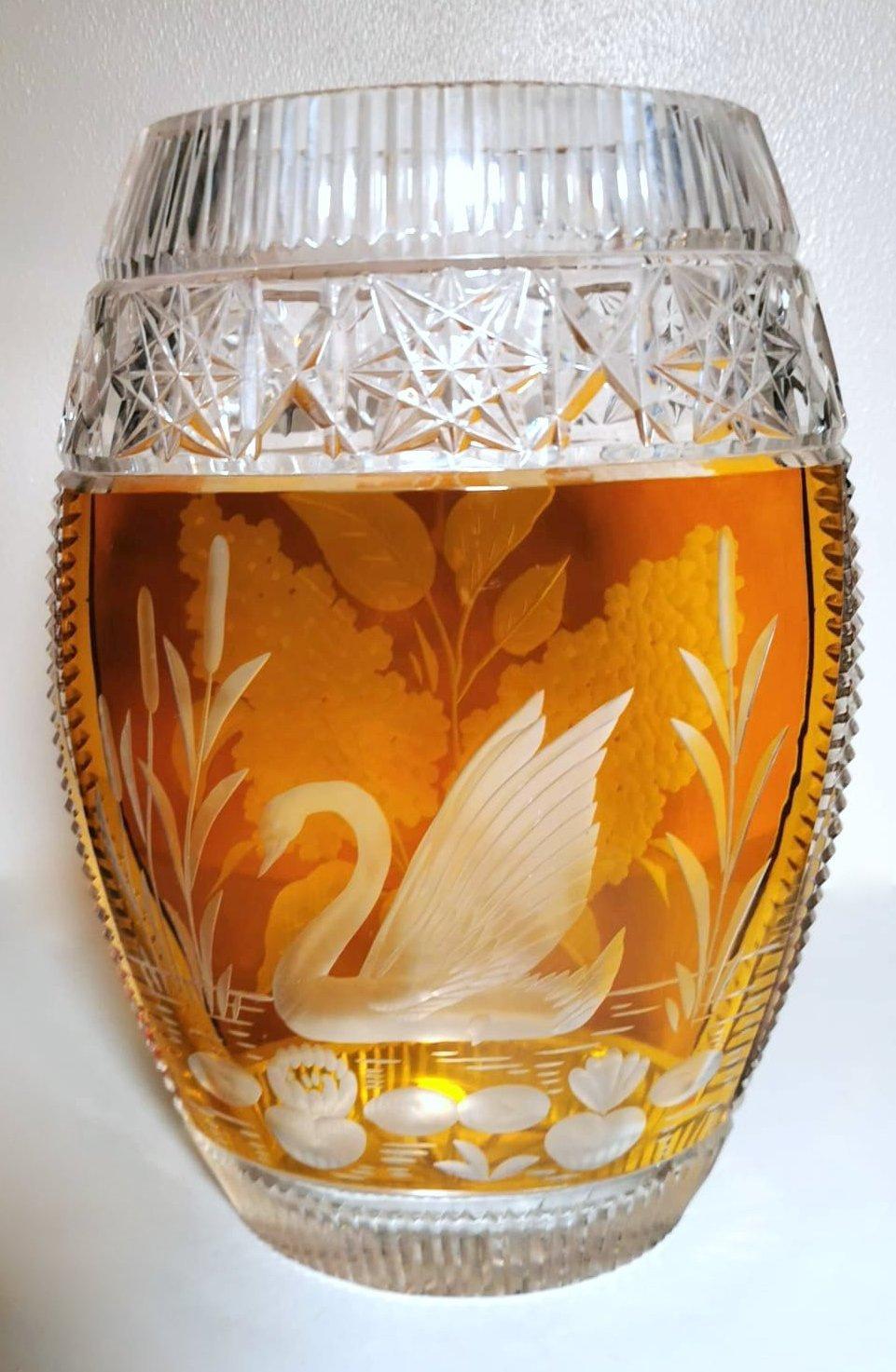 We kindly suggest you read the whole description, because with it we try to give you detailed technical and historical information to guarantee the authenticity of our objects.
Exceptional French crystal vase; the lenticular shape makes it unique