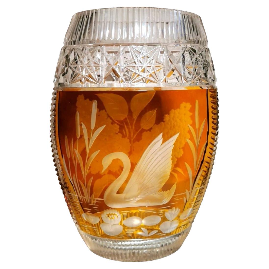 Französische Vintage-Vase aus geschliffenem Kristall, farbig und mit Grund im Angebot