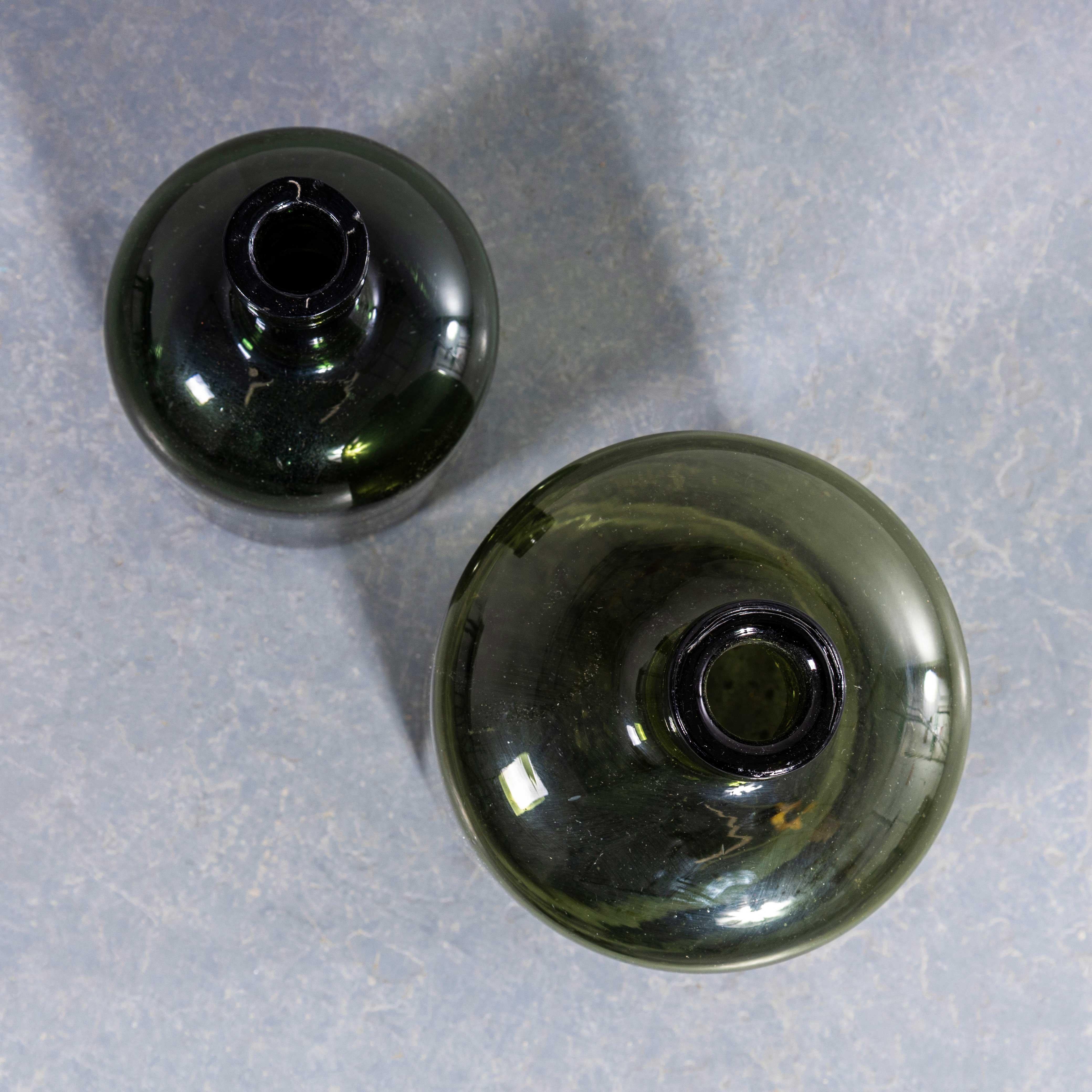 XX secolo Damigiana francese vintage in vetro verde scuro - Coppia in vendita