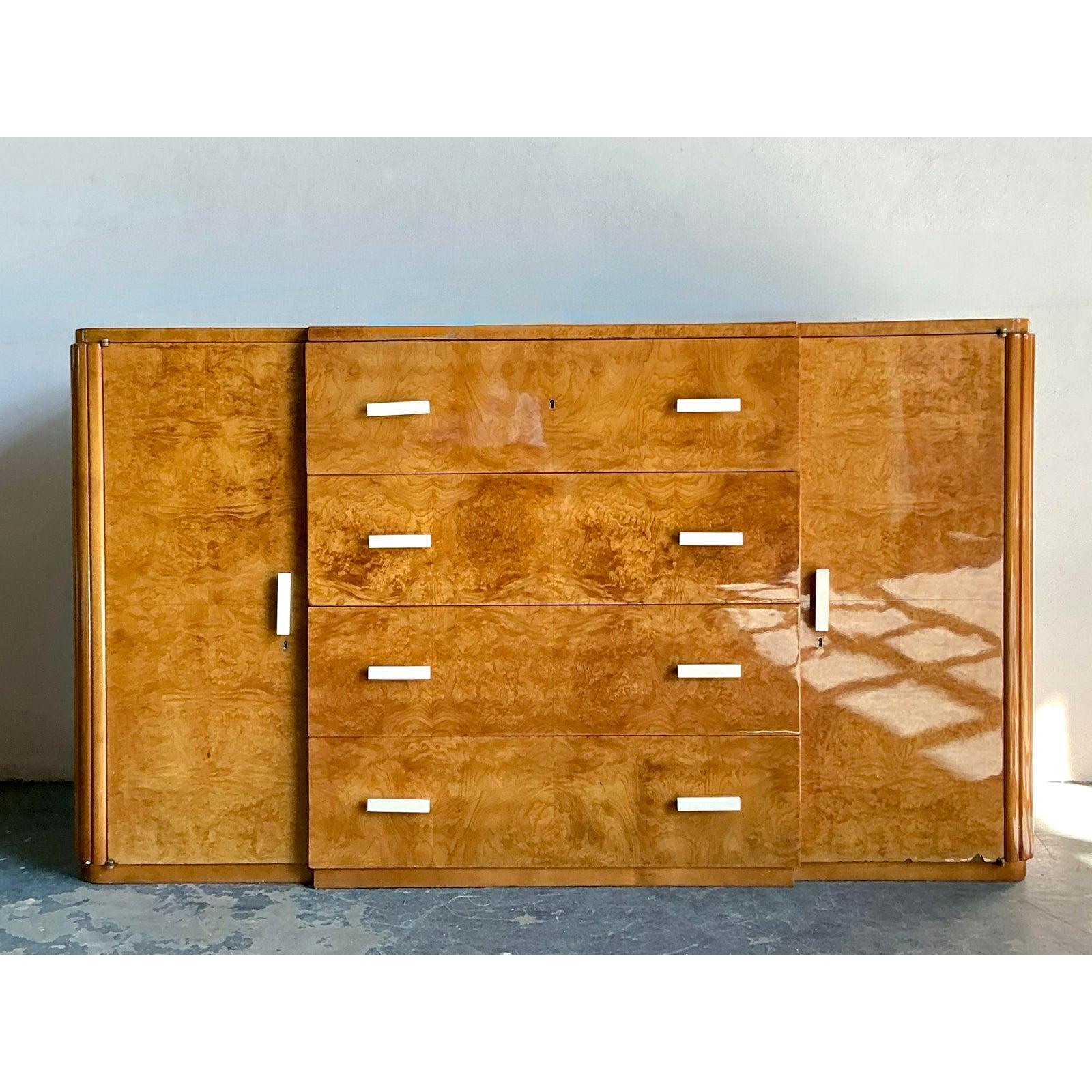 Credenza Vintage Francesa Deco De Madera De Burl Con Asas De Hueso Madera de burl en venta