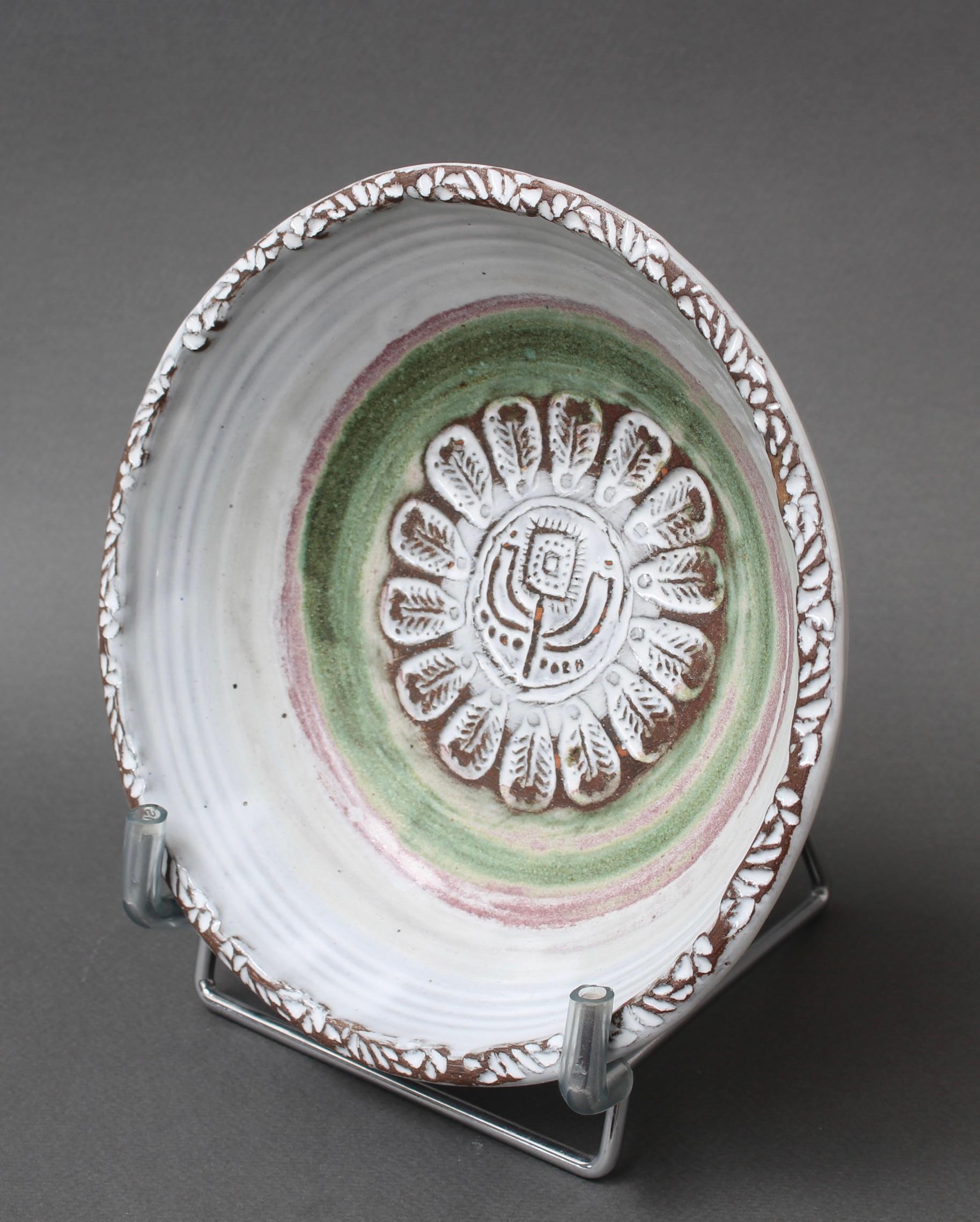 Mid-century decorative ceramic bowl (circa 1960s) by Albert Thiry (1932-2009). Small in stature but oversized in charm, a milky-white glazed central sphere at the base of the inner bowl is encircled by a deeply incised flower motif and sunburst of