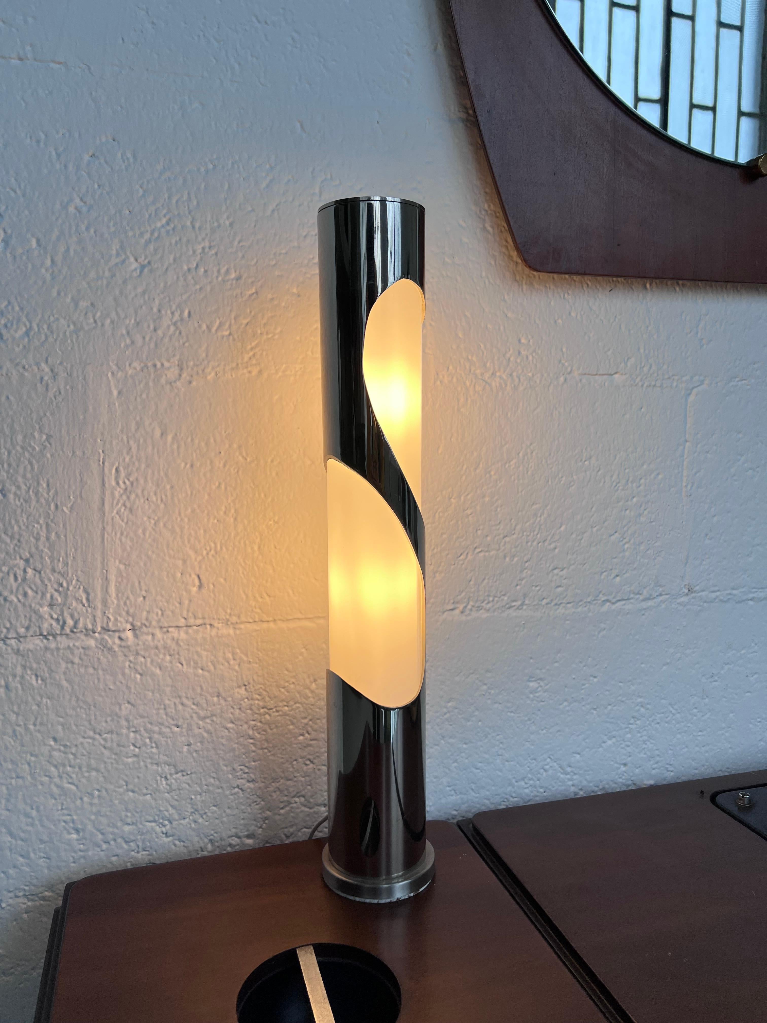Vintage French decorative Space Age table lamp in chromed metal and glass For Sale 2