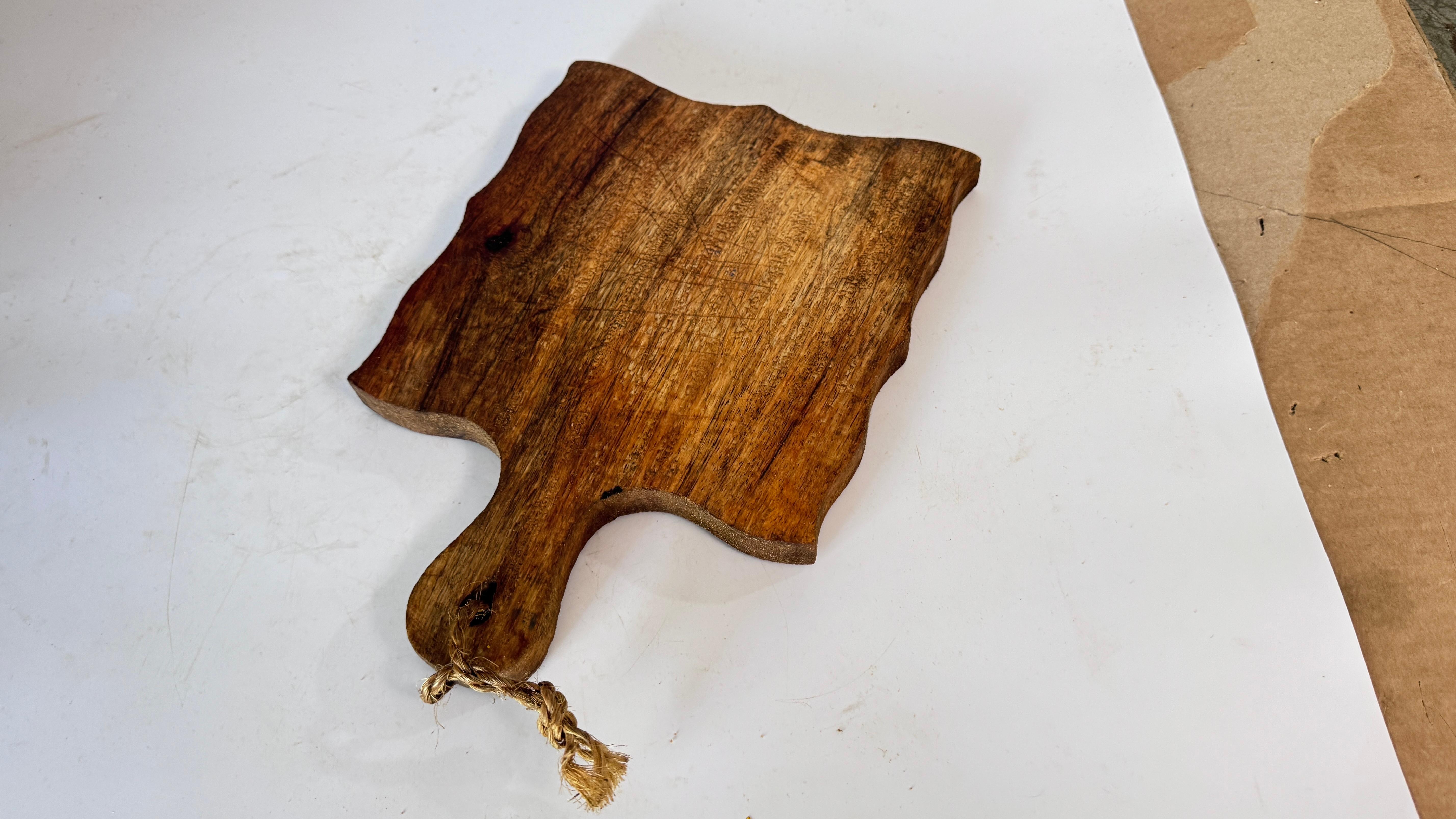 Tavola decorativa francese d'epoca in legno - Disegno floreale dipinto a mano - Anni '60 in vendita 2