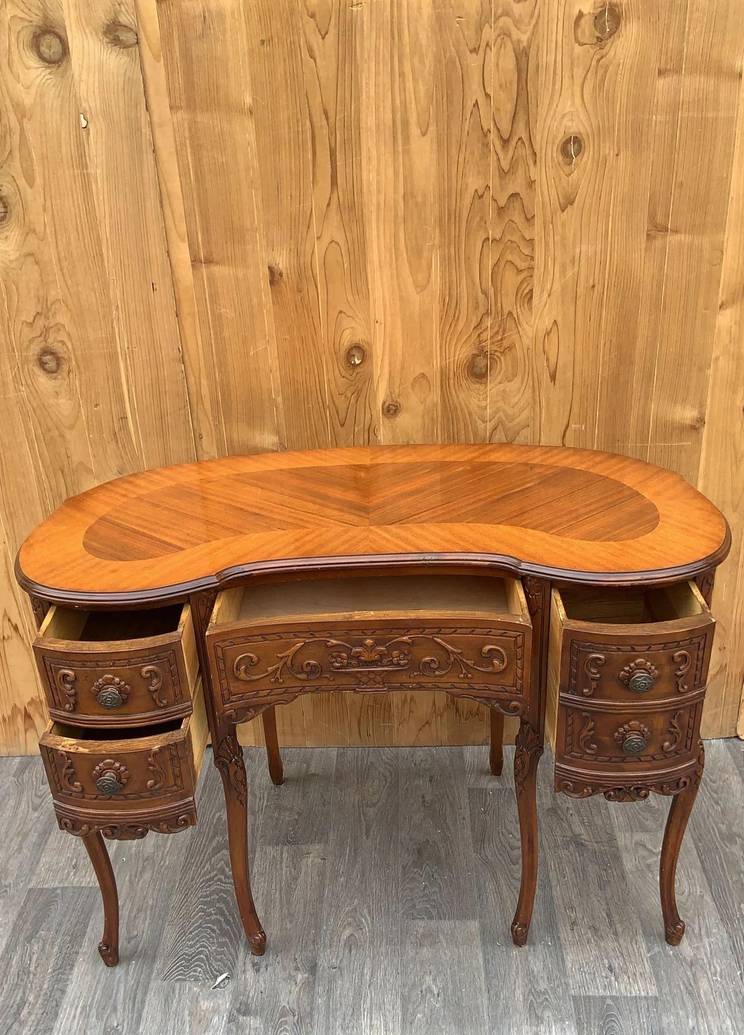 Vintage French Design Kidney Shape Carved Walnut Office Library Desk In Good Condition For Sale In Chicago, IL