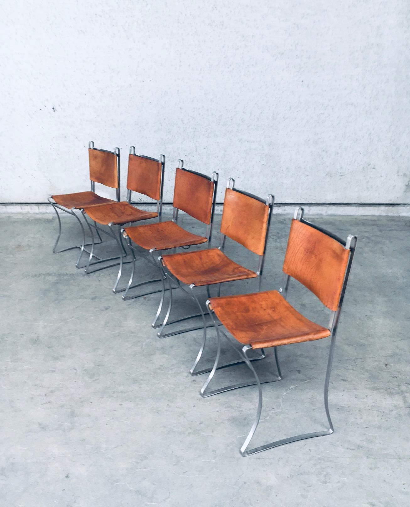 Mid-Century Modern Ensemble de chaises de salle à manger en cuir au design français vintage, France, années 1970 en vente