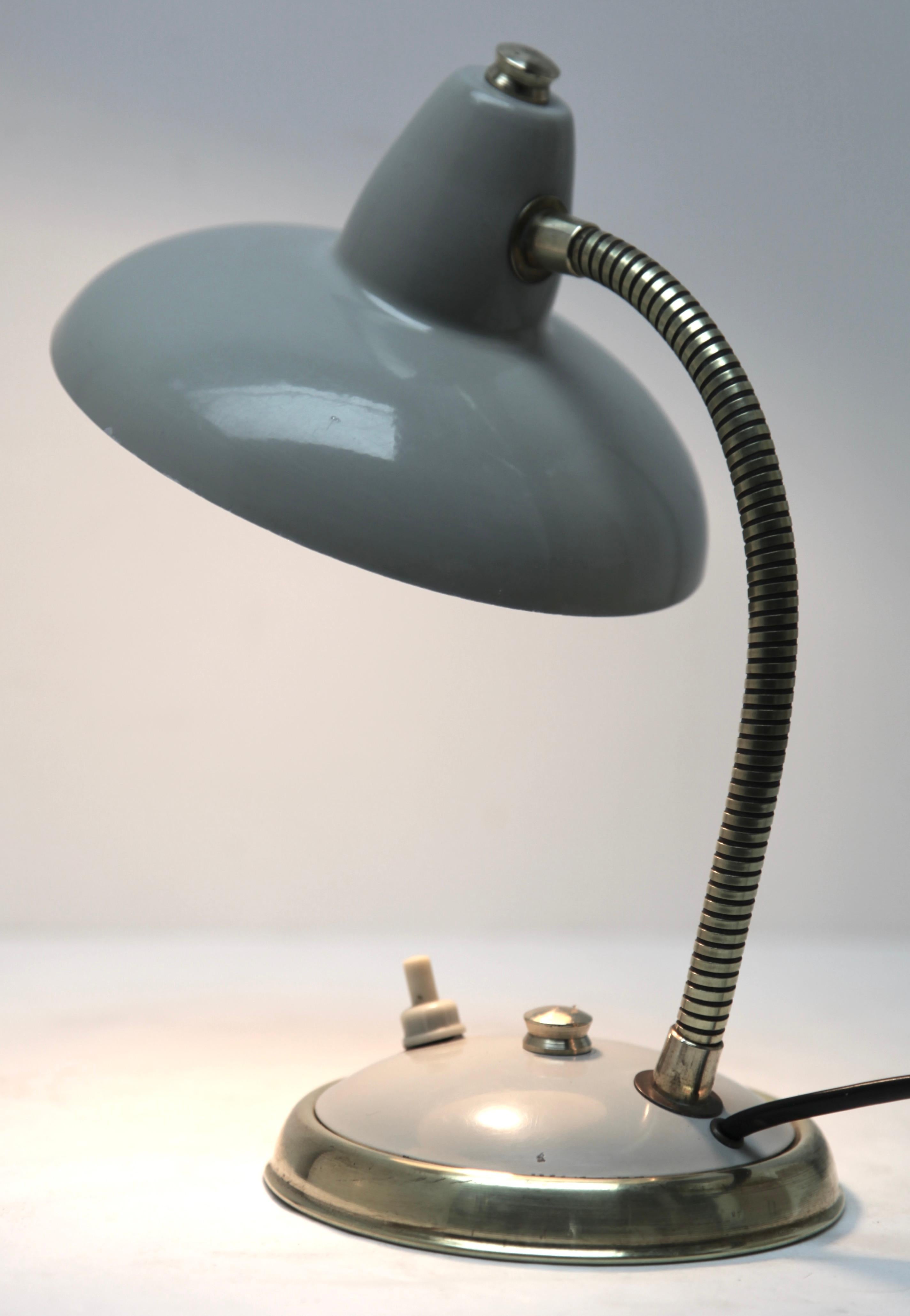 Mid-Century Modern Lampe de bureau ou de chevet vintage d'Aluminor France, années 1950 en vente