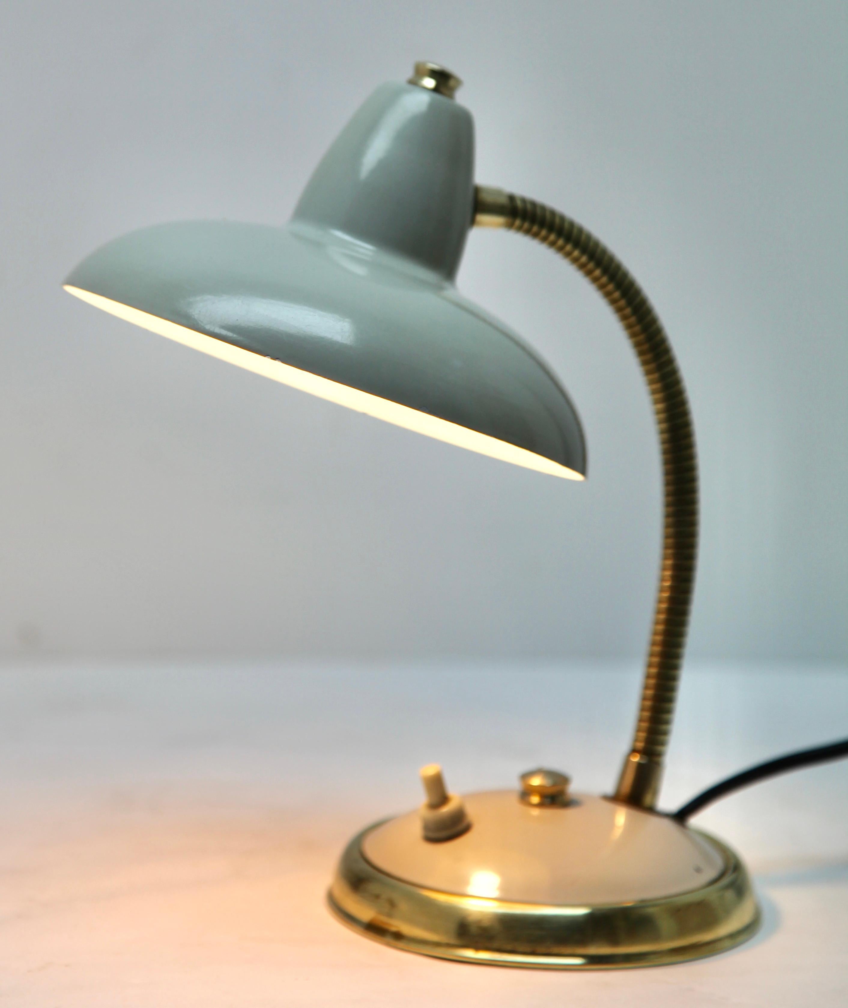 Fait à la machine Lampe de bureau ou de chevet vintage d'Aluminor France, années 1950 en vente