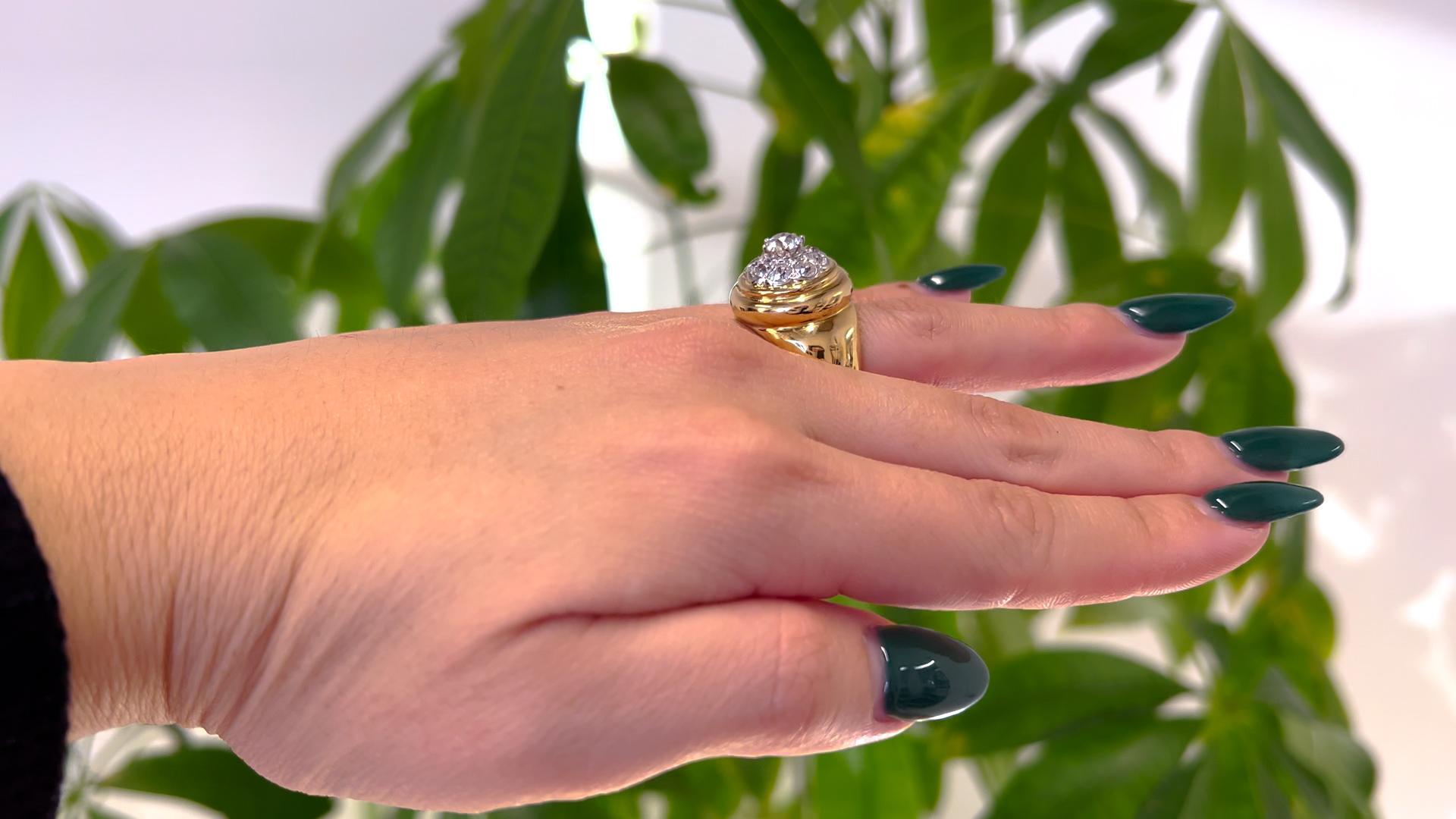 Vintage Französisch Diamant 18k Zwei-Ton-Gold-Cluster-Ring im Zustand „Gut“ in Beverly Hills, CA