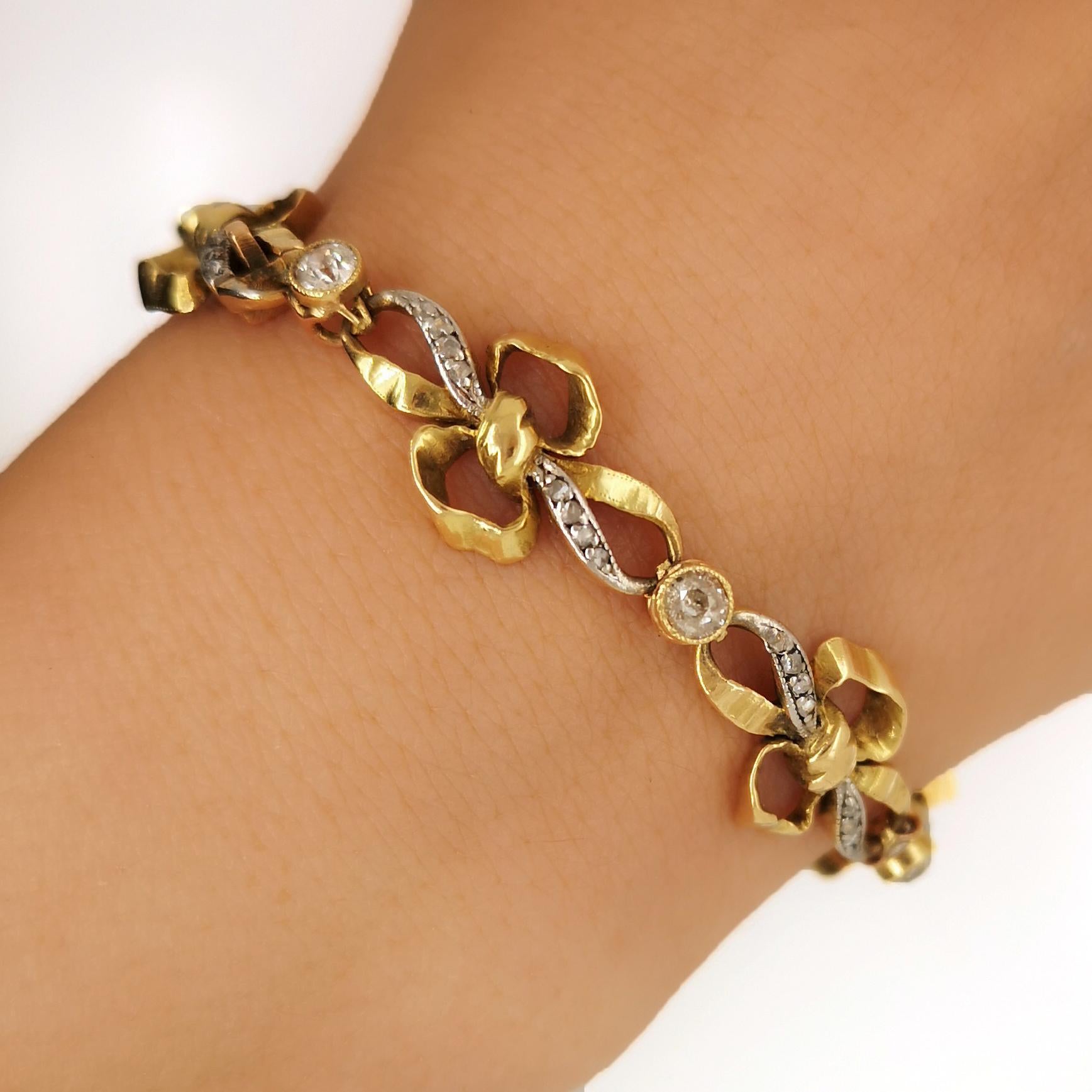 Vintage French Diamond and Gold Bow Bracelet, Circa 1950 In Good Condition For Sale In London, GB