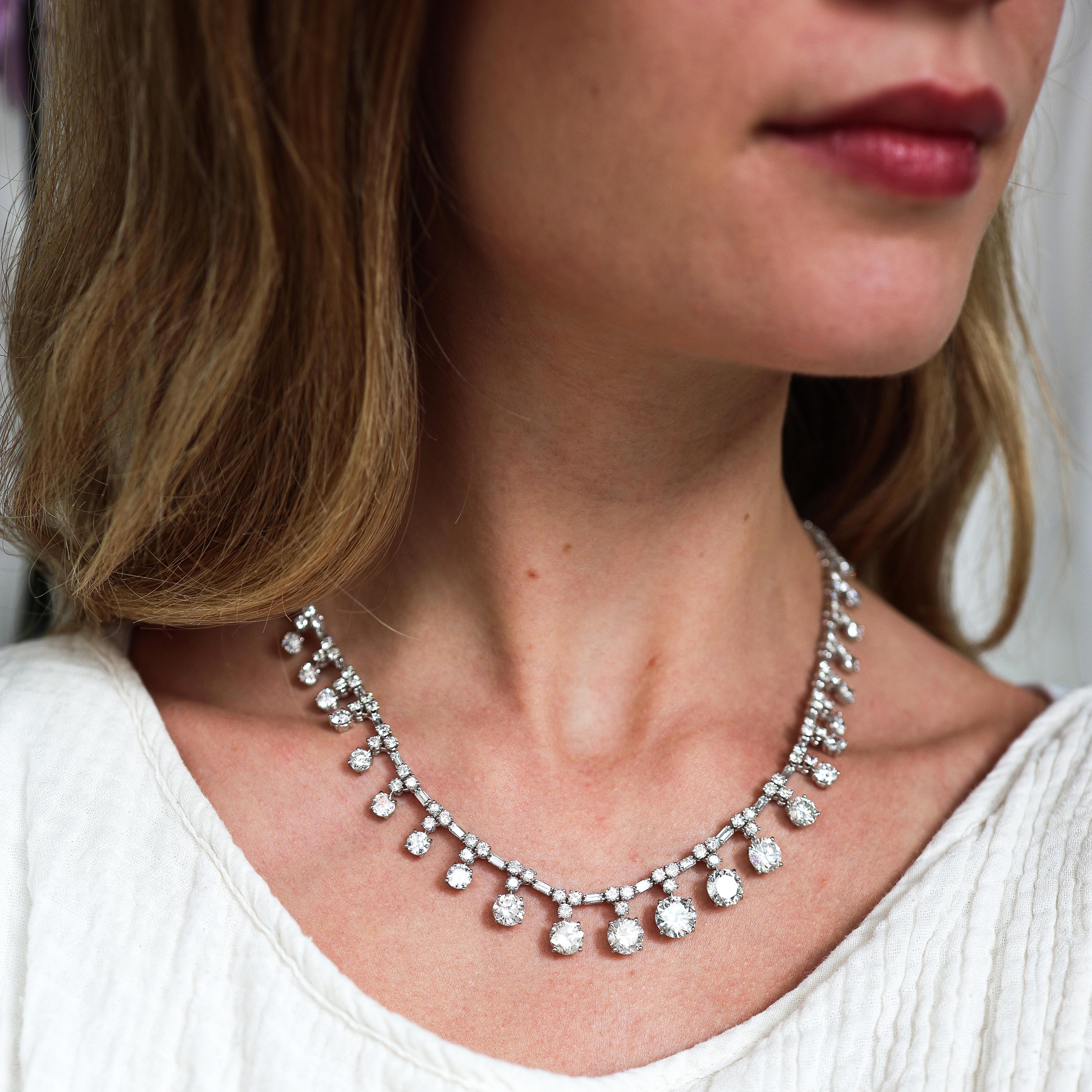 Collana Riviére francese d'epoca con diamanti e platino, 37,84 carati, Circa 1950 in vendita 1