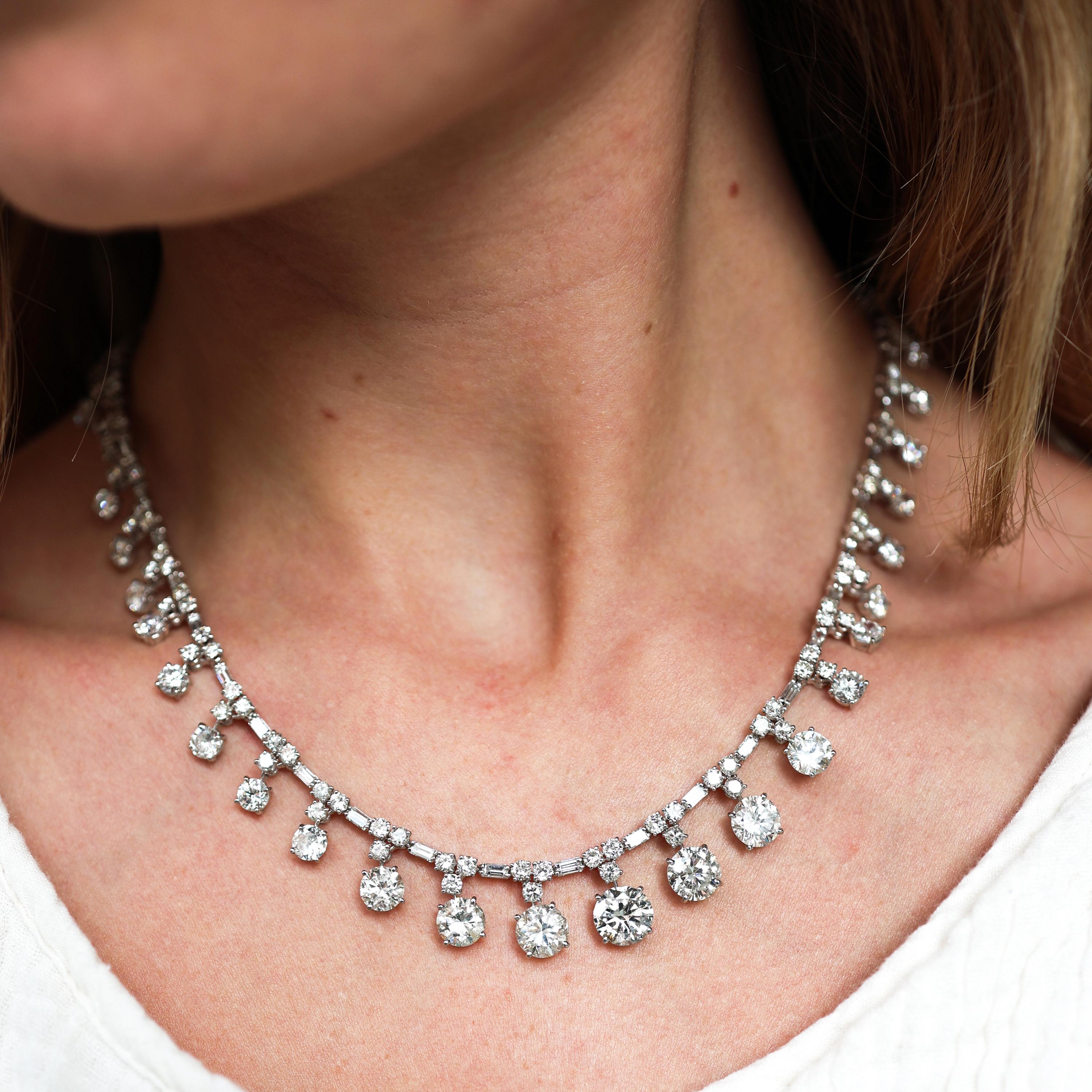 Collana Riviére francese d'epoca con diamanti e platino, 37,84 carati, Circa 1950 in vendita 2