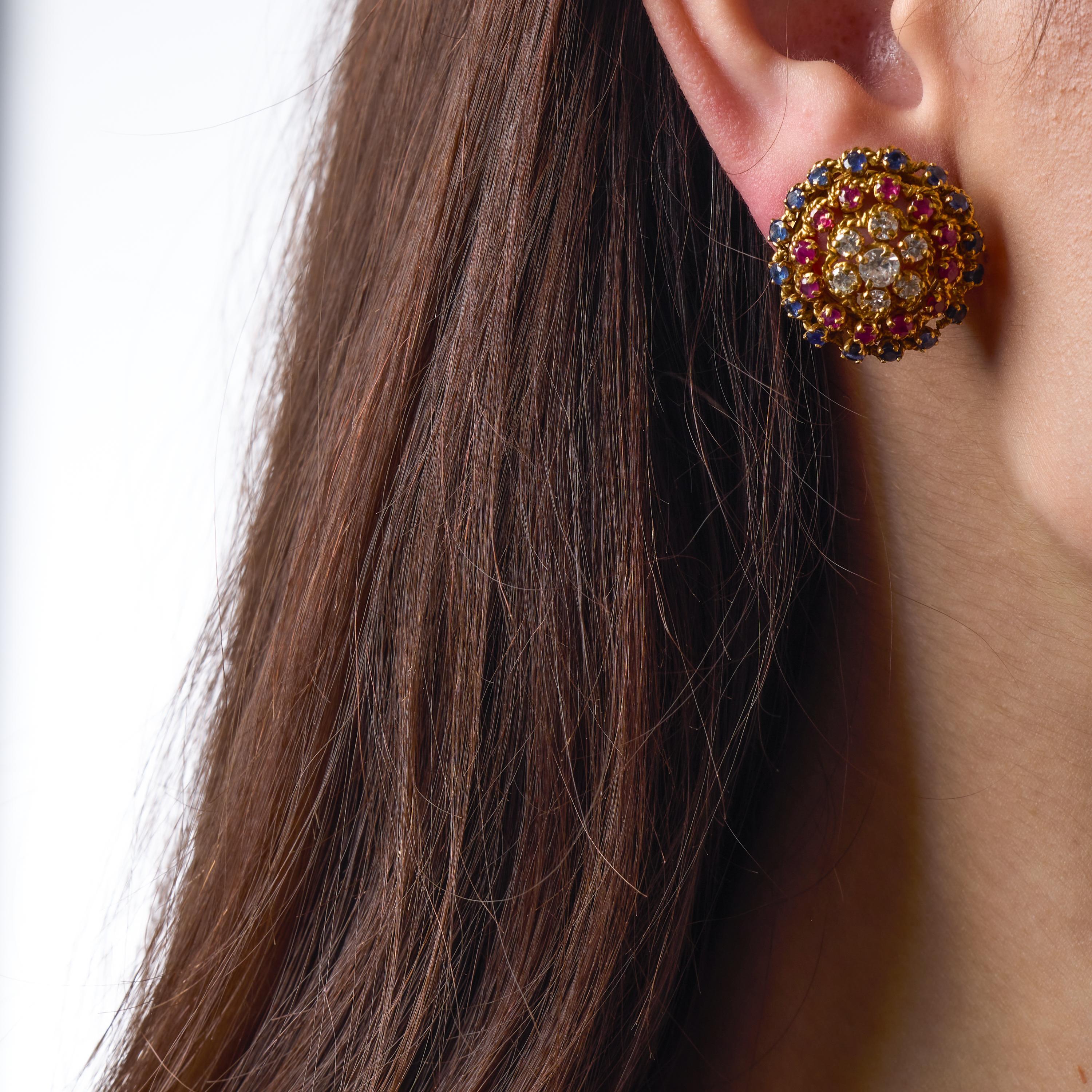 Vintage Französisch Diamant Saphir Rubin 18k Gelbgold Clip auf Ohrringe im Zustand „Gut“ im Angebot in Beverly Hills, CA