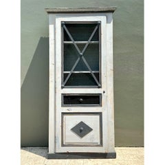 Armoire vintage française en métal et bois vieillis