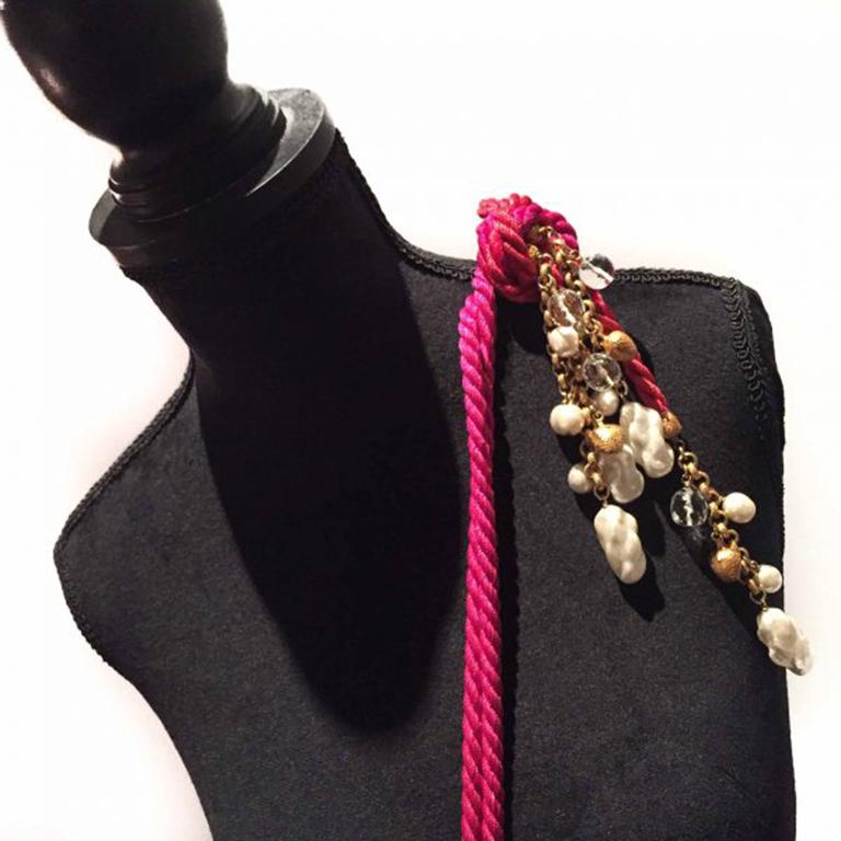 Französische Dominique Aurientis Seltene Designer-Kreuzbody-Tasche mit Juwelen 1980er im Angebot 3