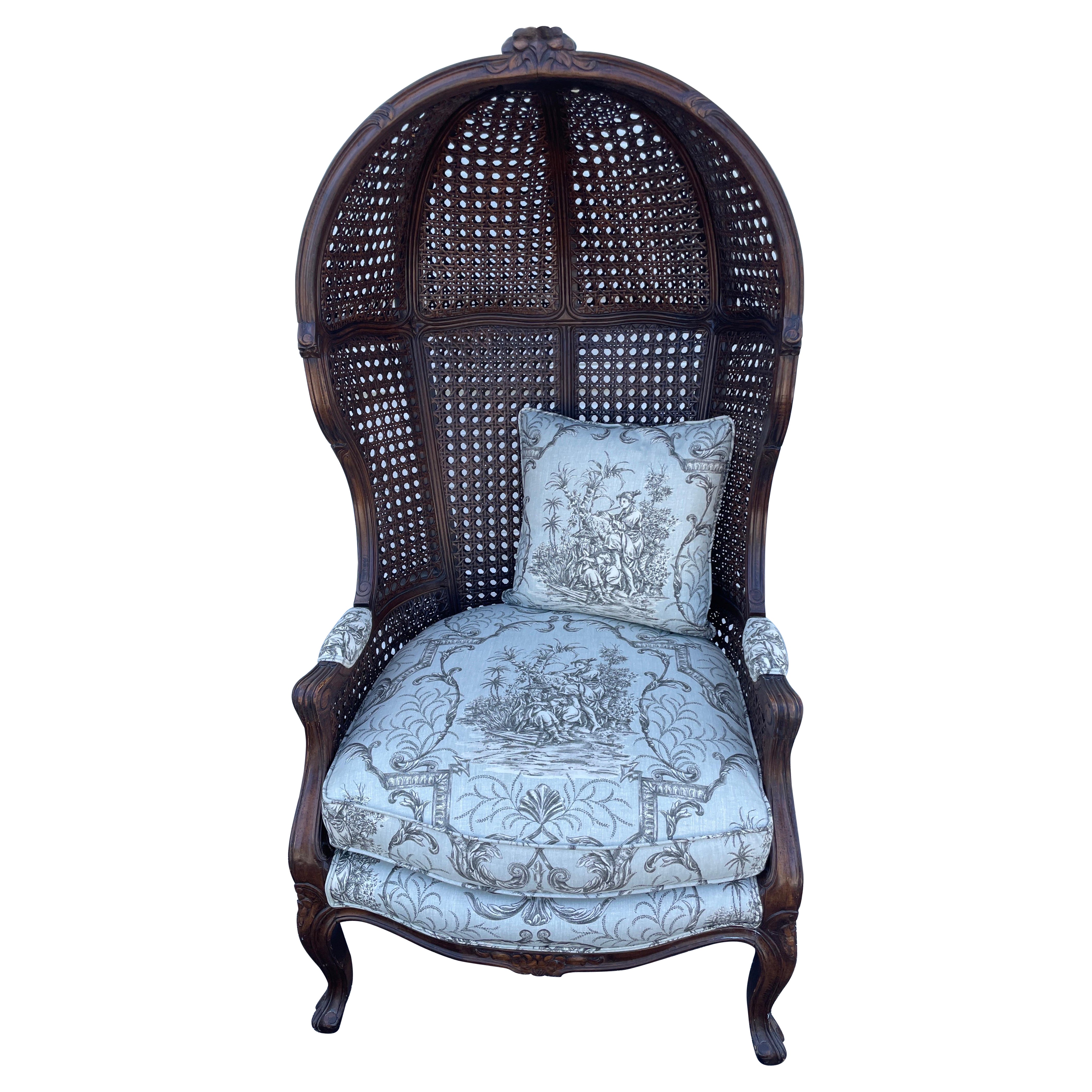 Chaise à capuche double cannelée française vintage
