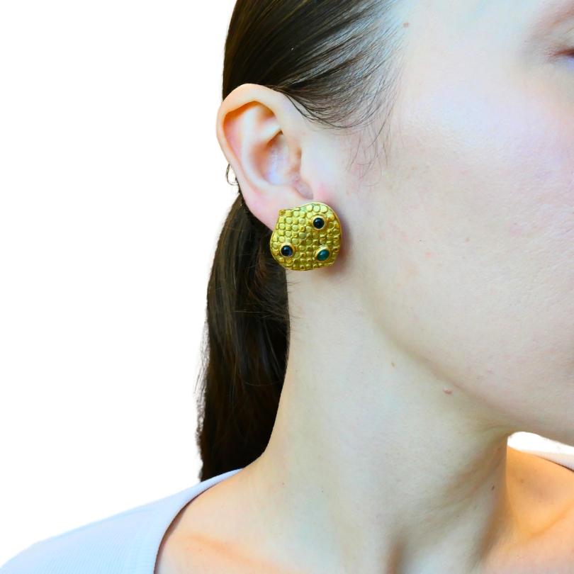 Lovely pair of vintage French earrings created in the 1970s. Colorful, joyful and wearable, the earrings are a great addition to your jewelry collection.
The vintage earrings measure 1 x 1 inch (2.5 x 2.5 cm) and weigh 22.1 grams.
The earrings are