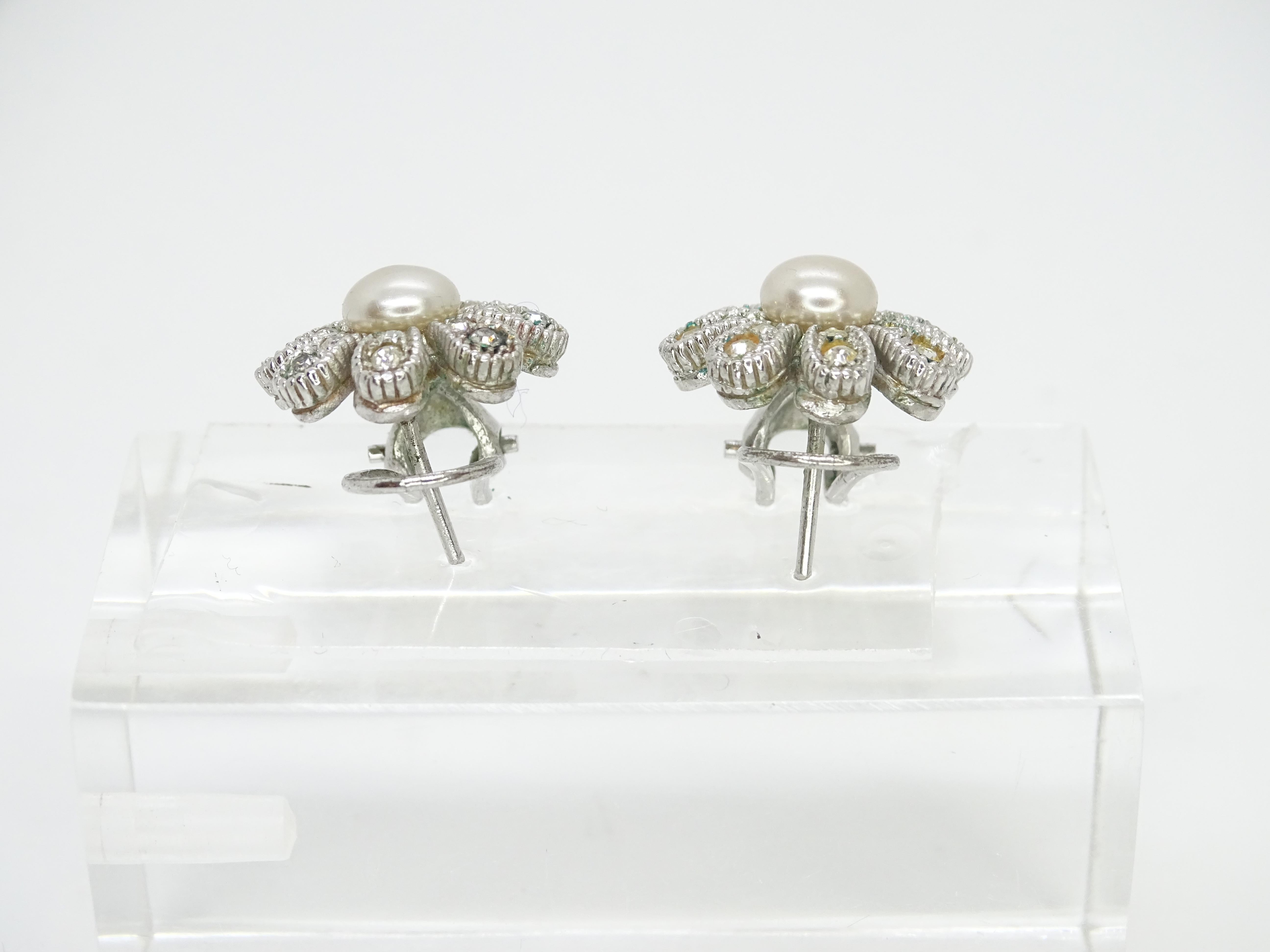 Vintage French earrings in the shape of Daisies, zircons, pearls For Sale 6