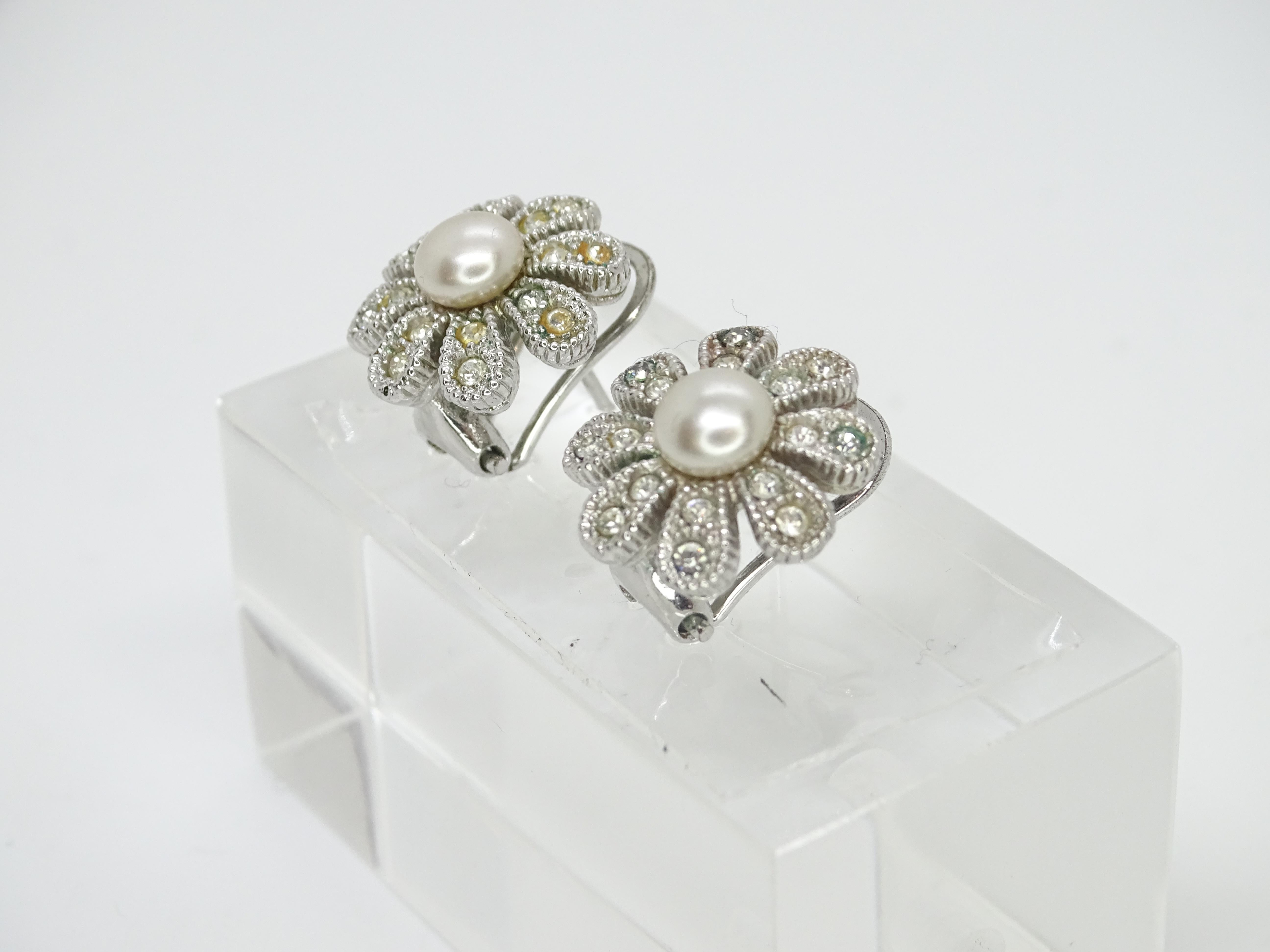 Vintage French earrings in the shape of Daisies, zircons, pearls For Sale 8