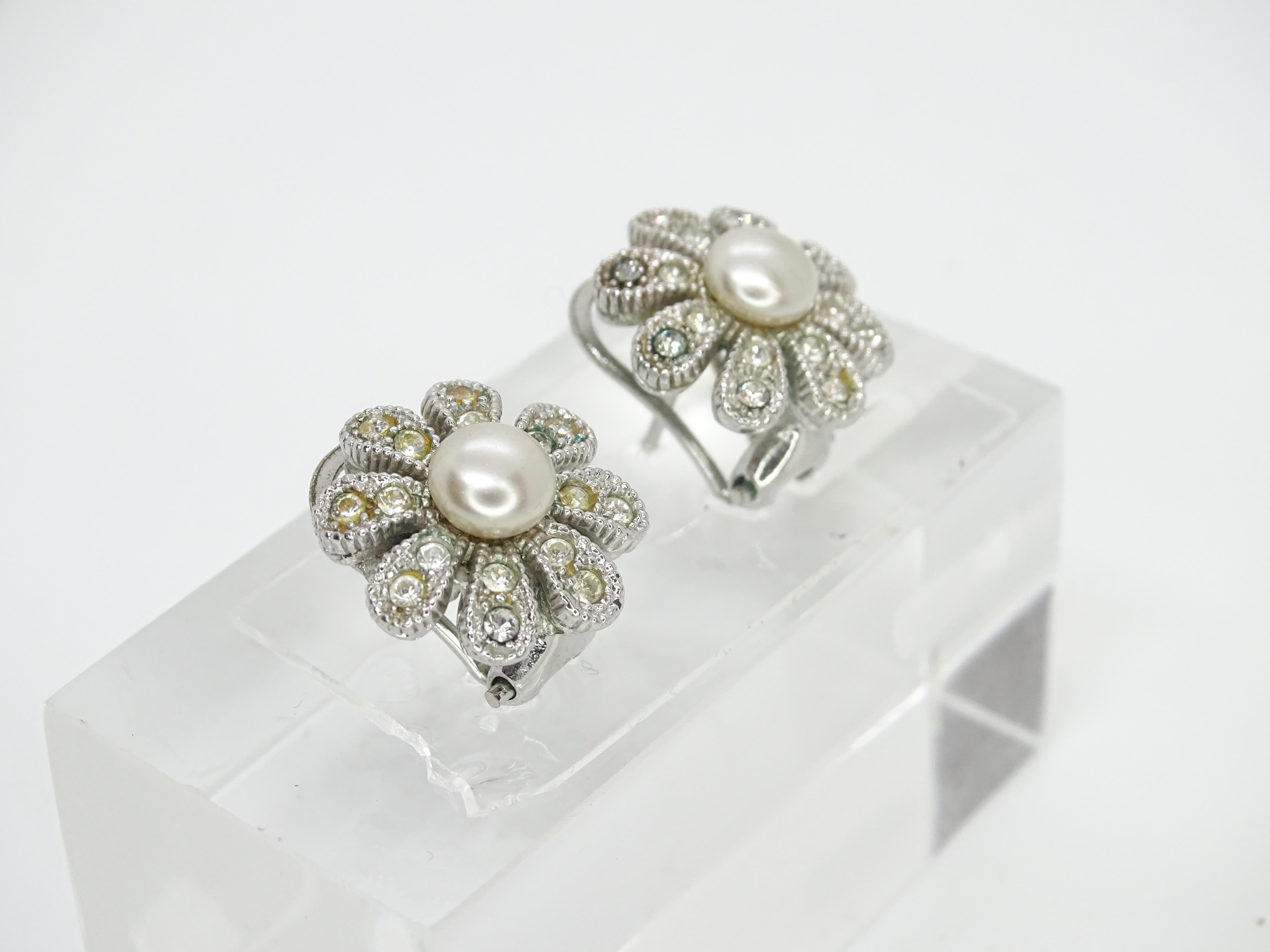 Vintage French earrings in the shape of Daisies, zircons, pearls For Sale 9