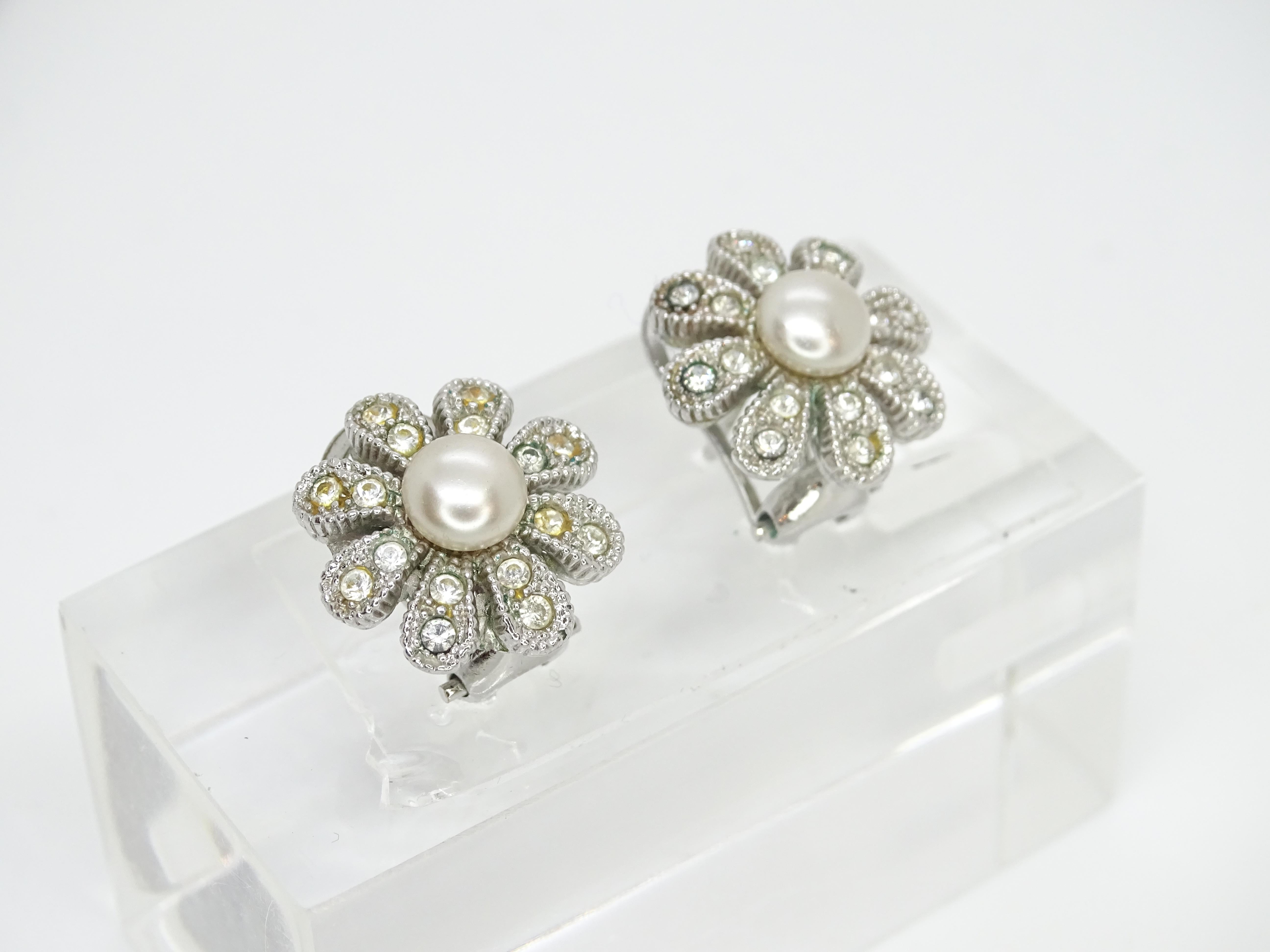 Vintage French earrings in the shape of Daisies, zircons, pearls For Sale 11