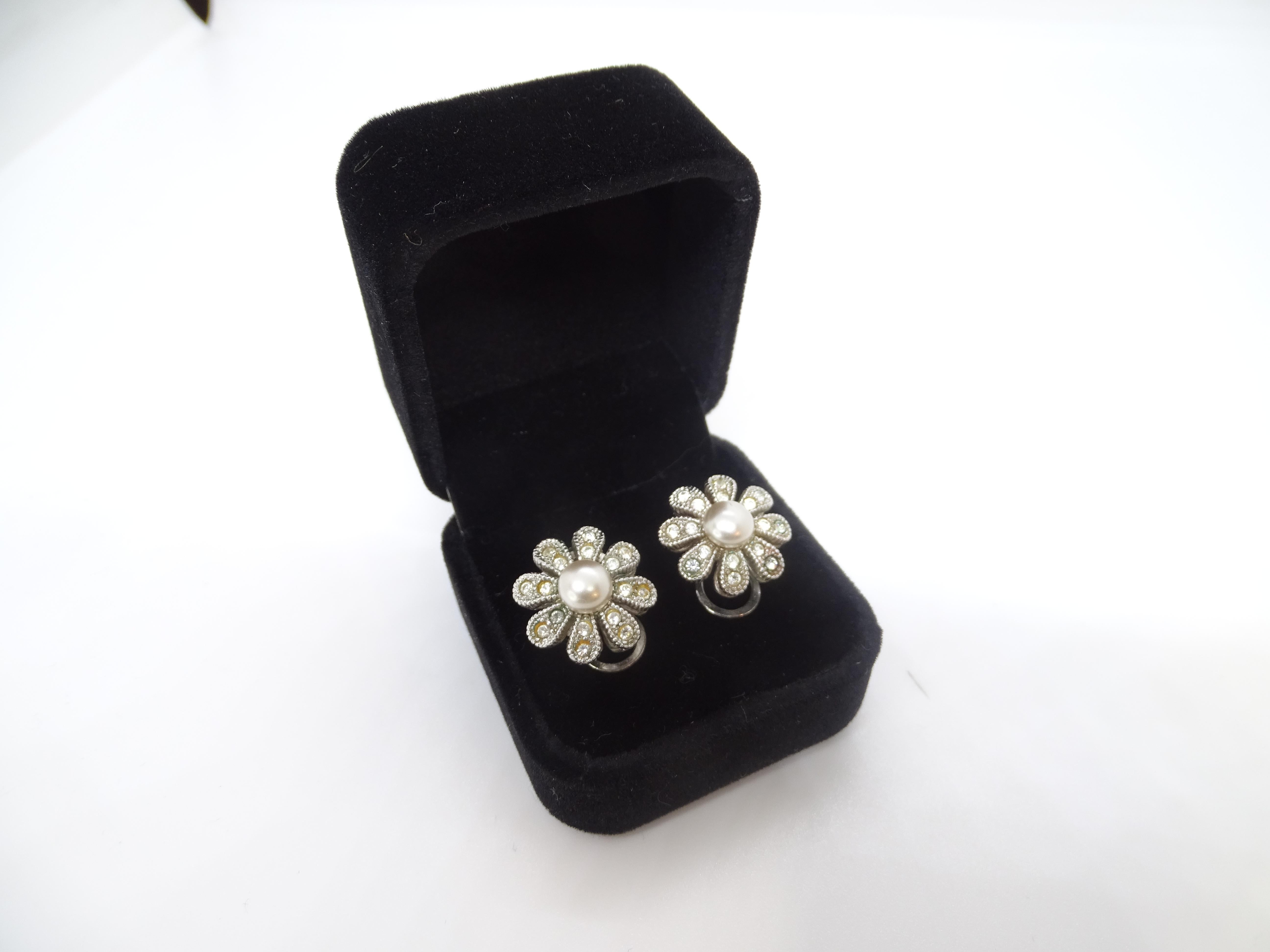 Art Nouveau Vintage French earrings in the shape of Daisies, zircons, pearls For Sale