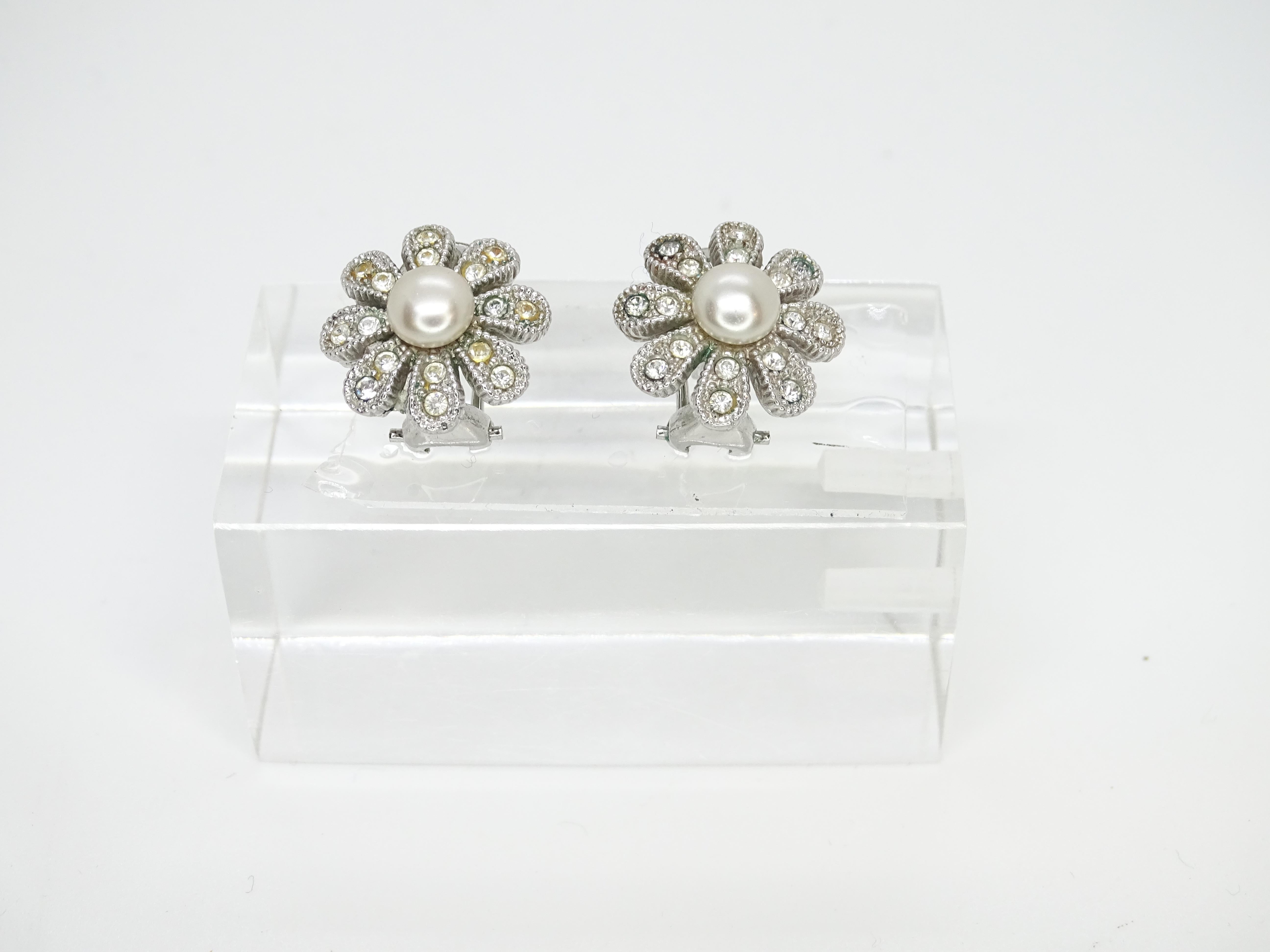 Vintage French earrings in the shape of Daisies, zircons, pearls For Sale 1