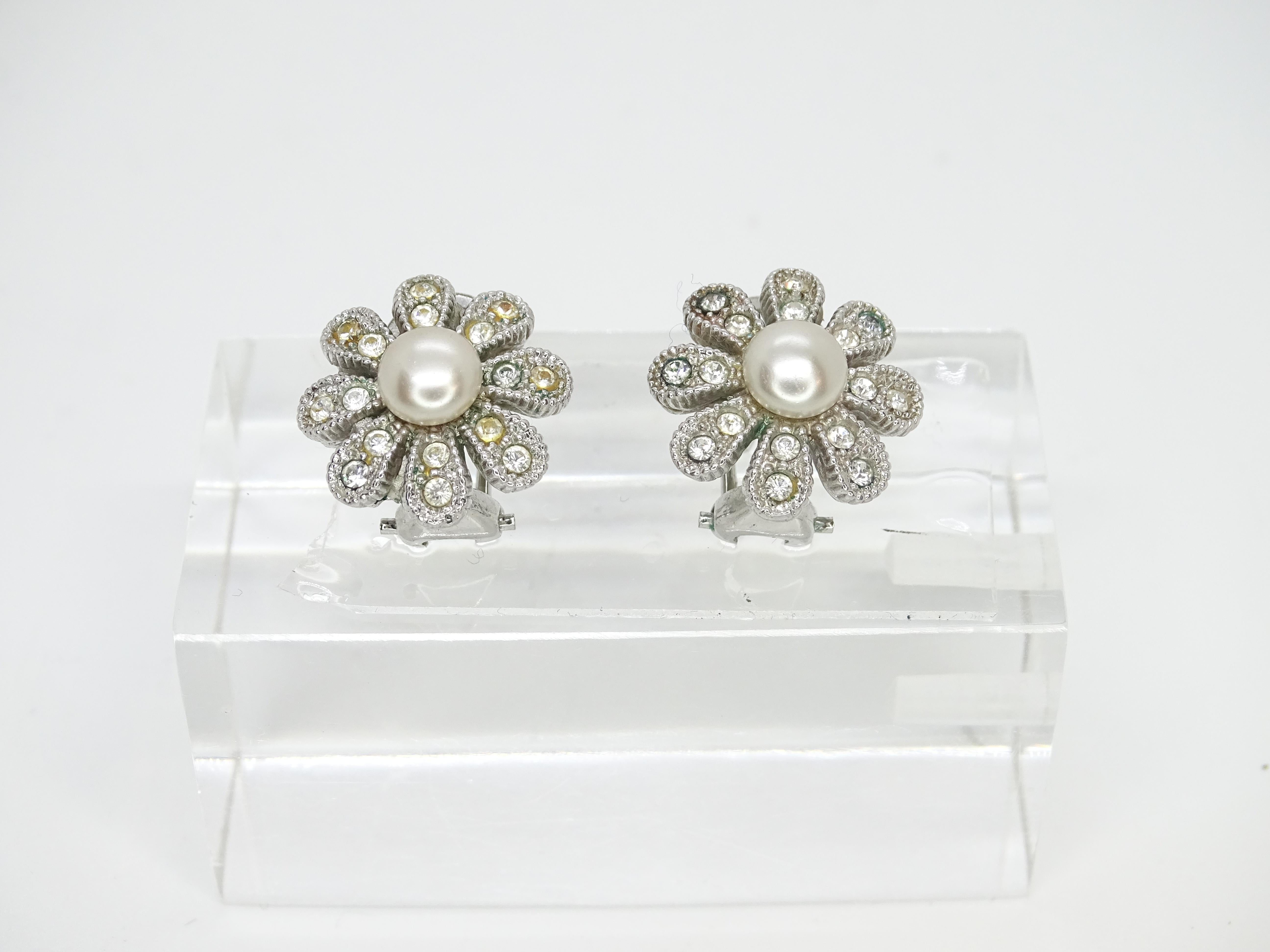Vintage French earrings in the shape of Daisies, zircons, pearls For Sale 2