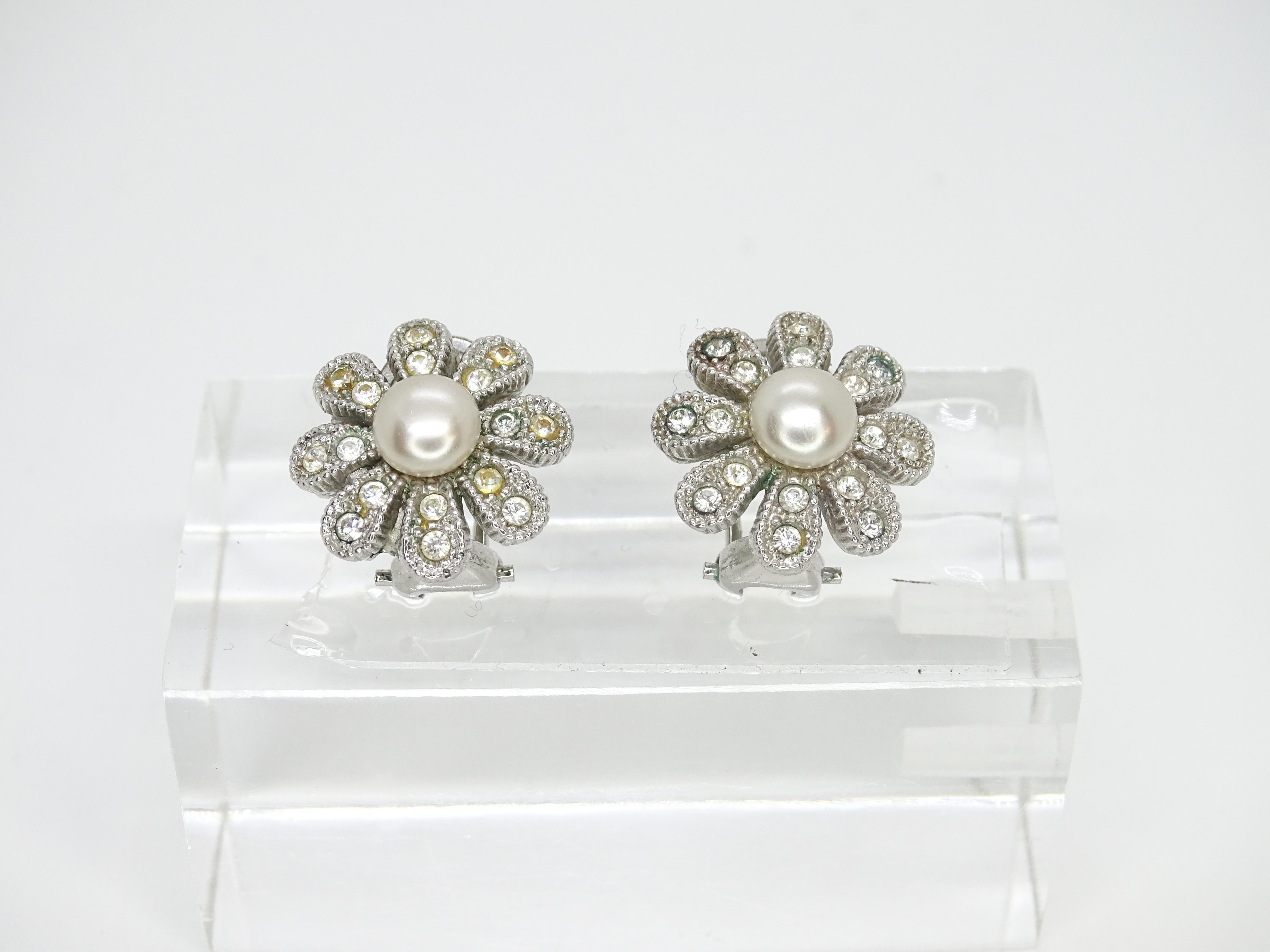 Vintage French earrings in the shape of Daisies, zircons, pearls For Sale 3