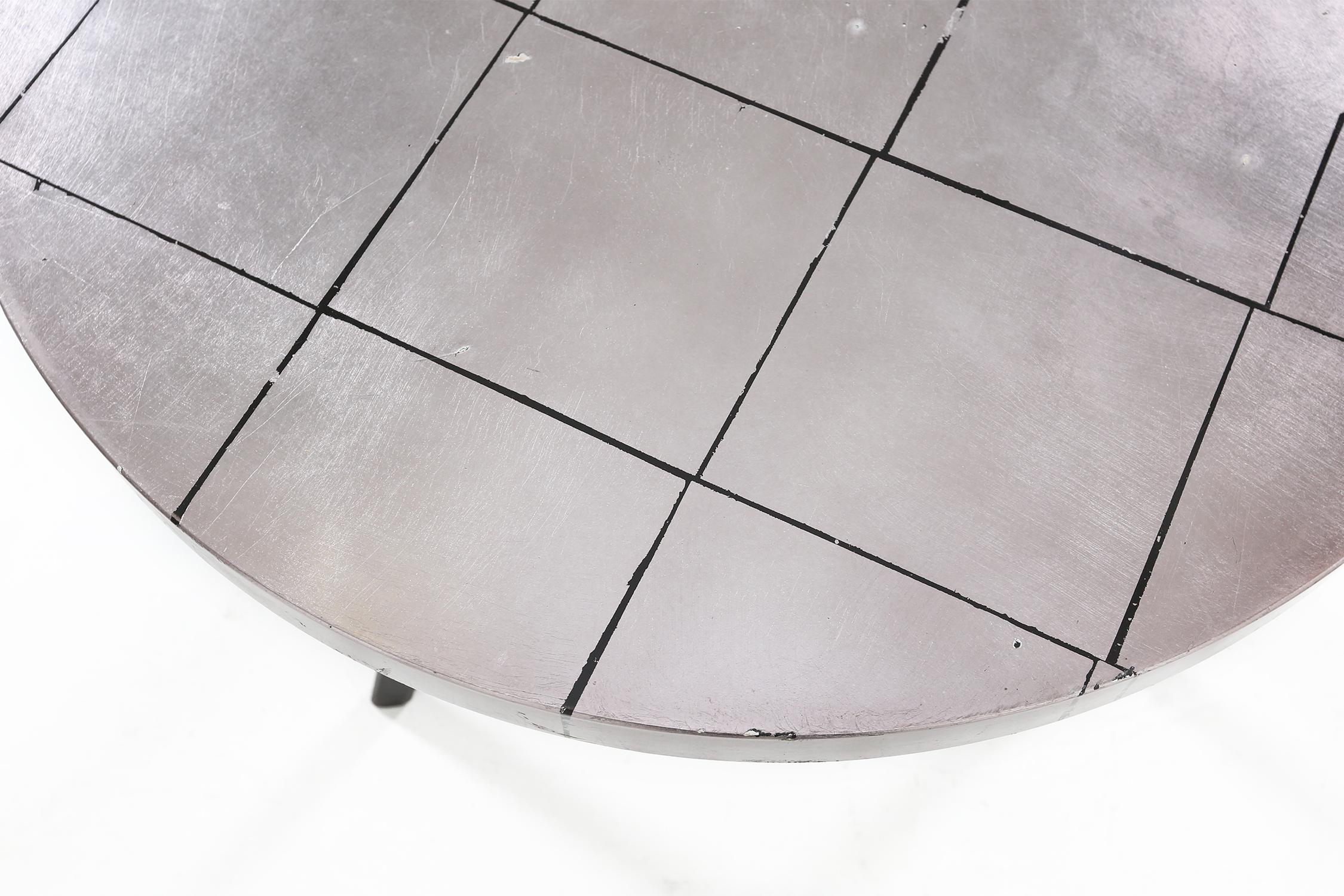Table basse tripot vintage française des années 80 de l'ère spatiale Bon état - En vente à Meulebeke, BE
