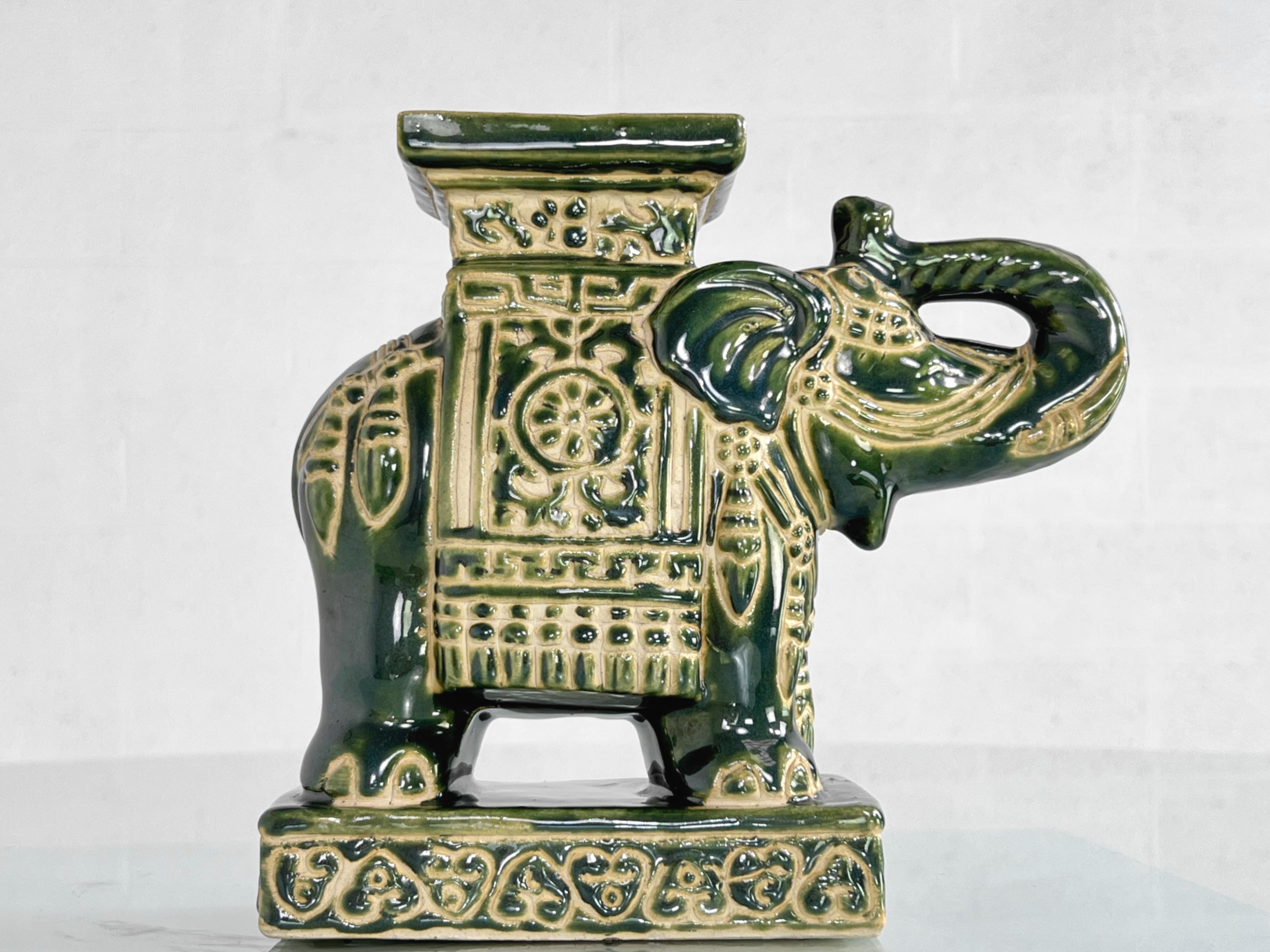 1960s - 1970 Vintage Ceramic Sculpture Elephant shaped in green colors (Sculpture en céramique en forme d'éléphant aux couleurs vertes)