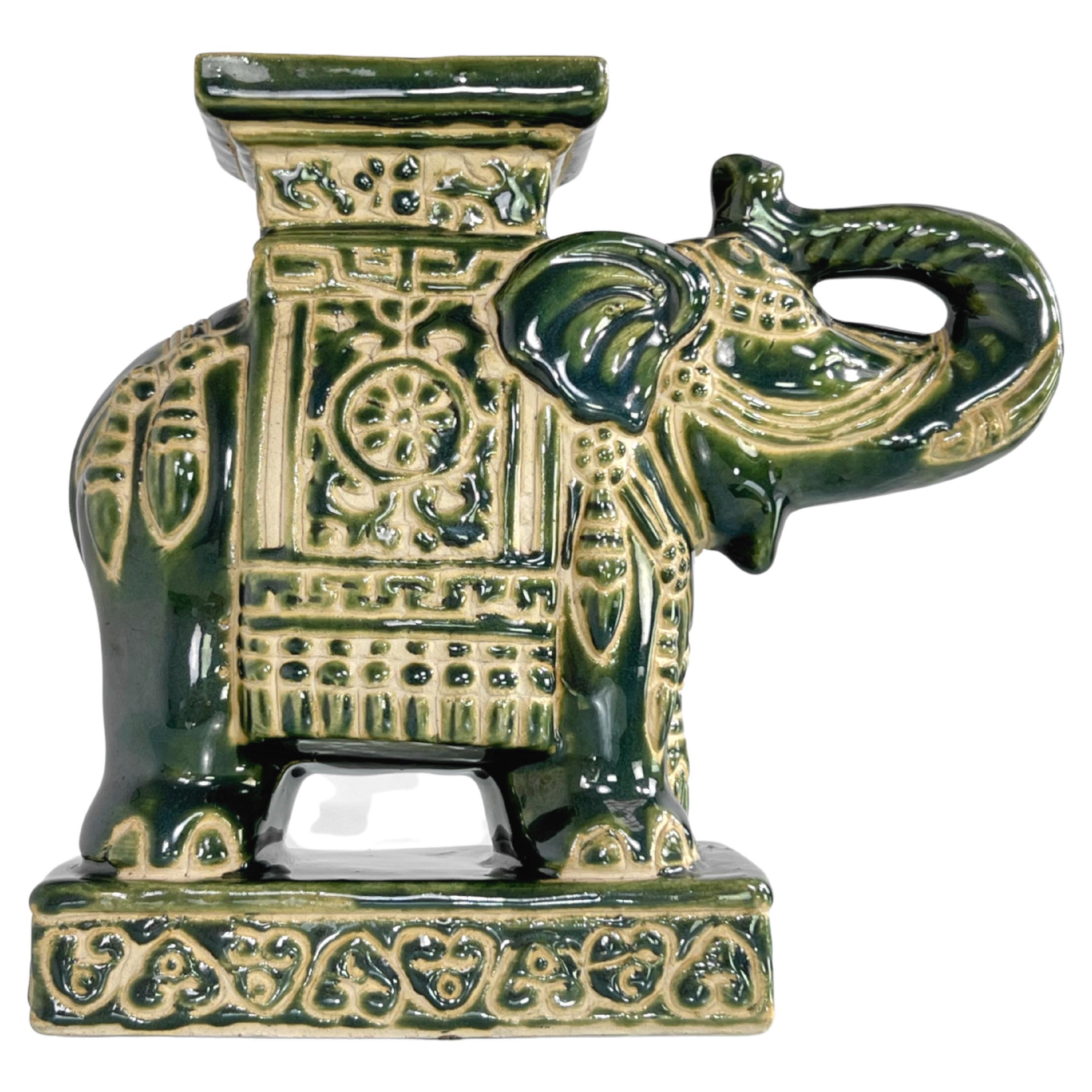 Sculpture française ancienne d'éléphant en céramique en vente
