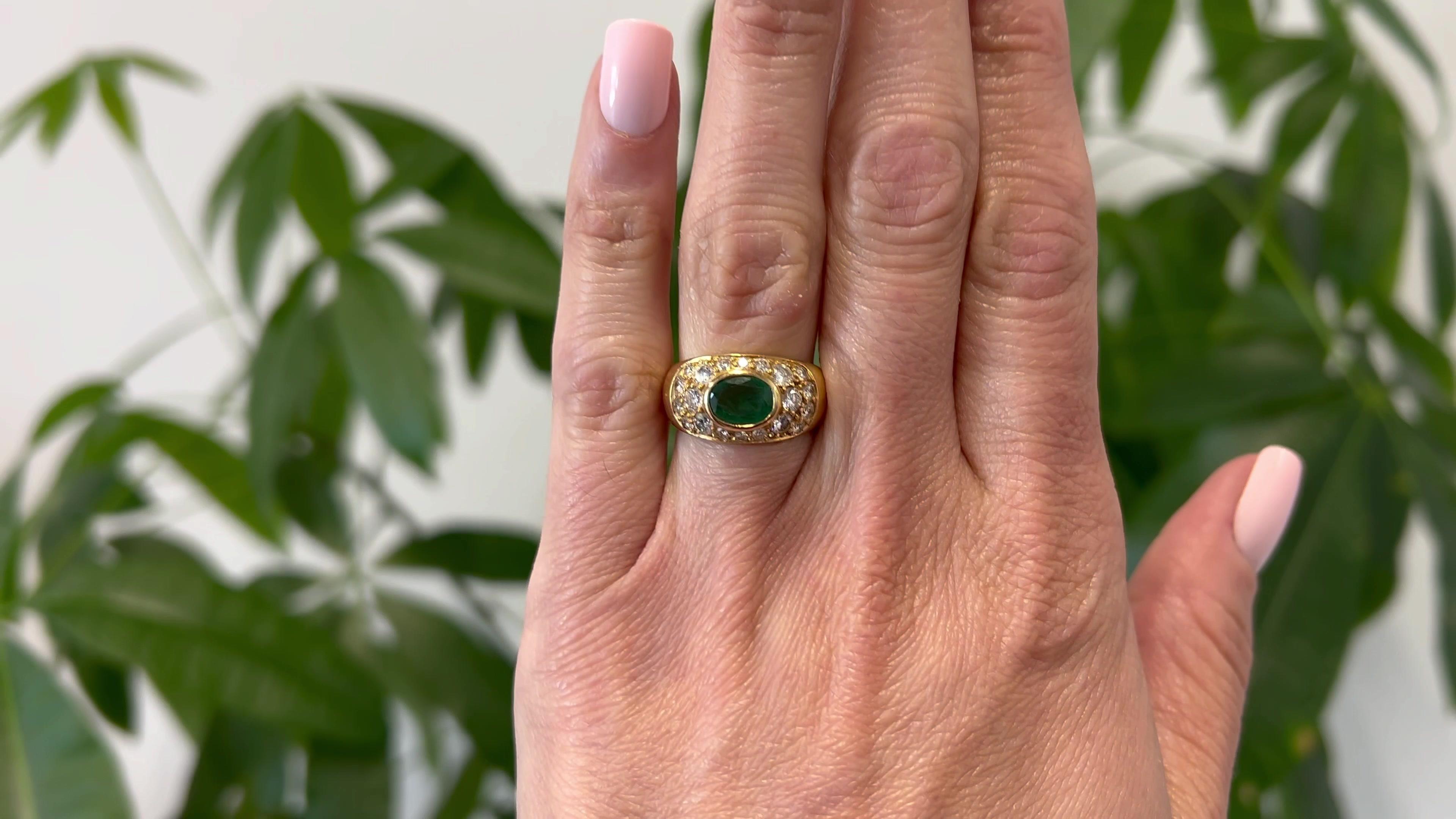 Mixed Cut Vintage French Emerald and Diamond 18k Yellow Gold Ring For Sale