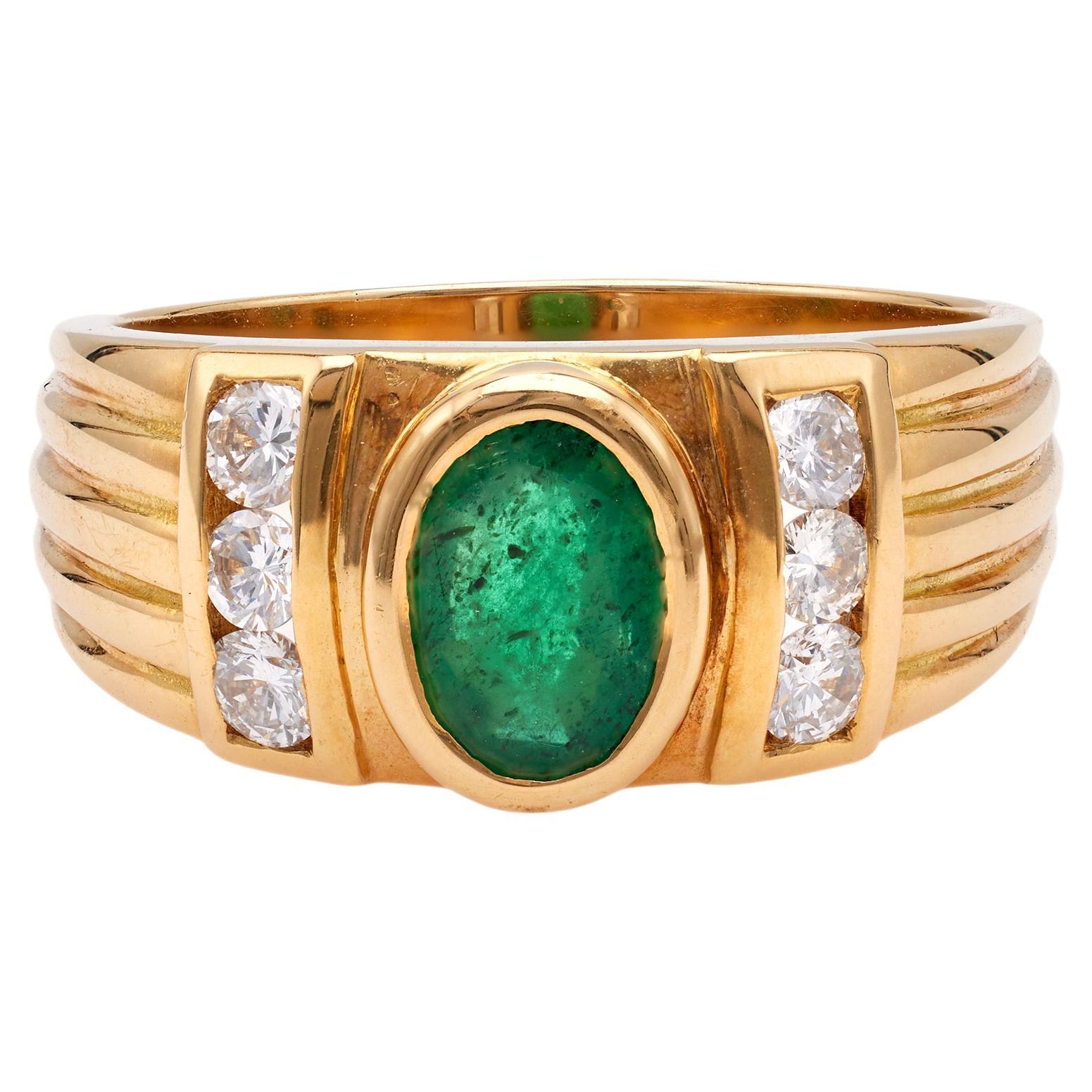 Vintage French Emerald and Diamond 18k Yellow Gold Ring For Sale