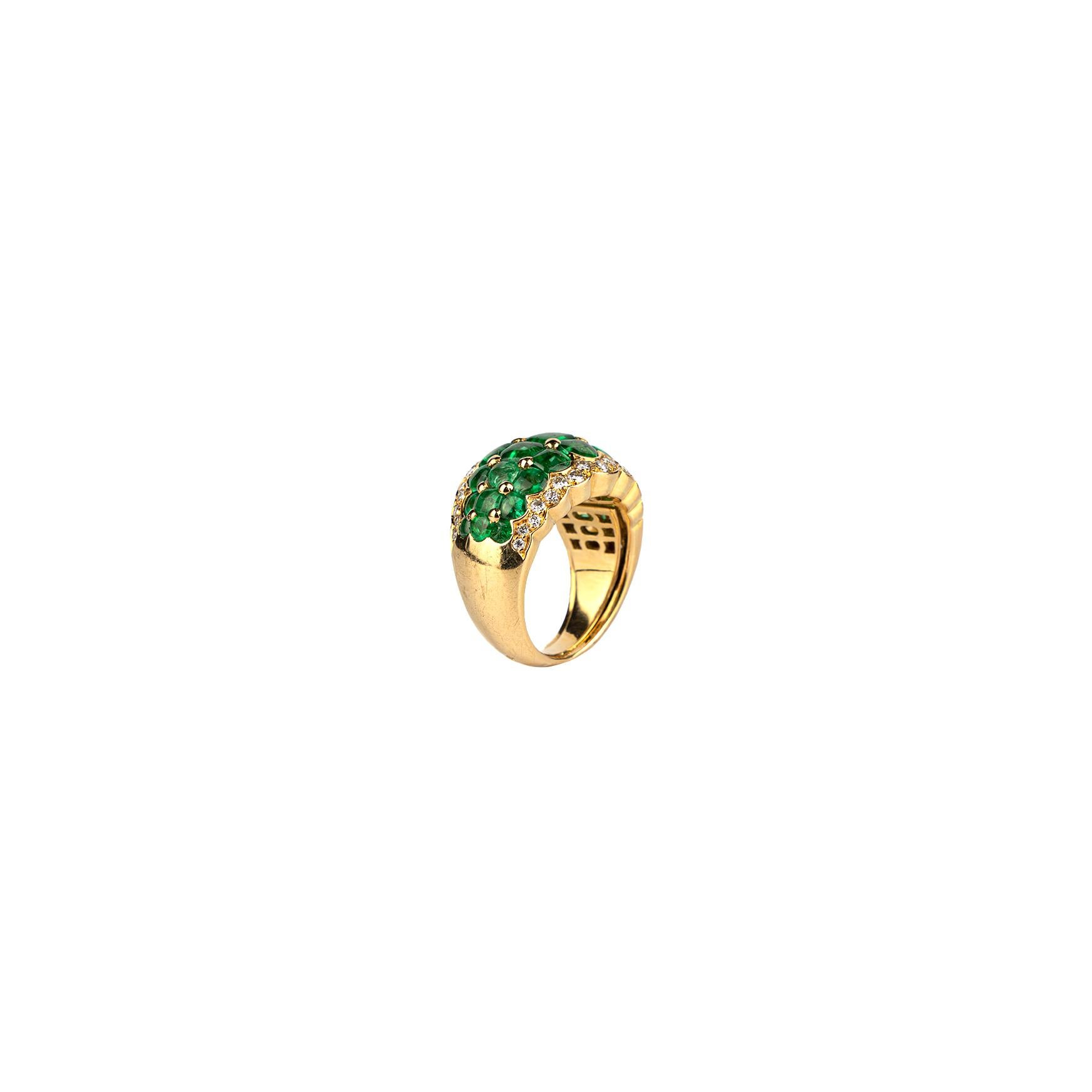 A splendid vintage bombé ring with ruffle edged emerald pattern accentuated with diamonds and mounted on 18k yellow gold. Made in France, circa 1980.