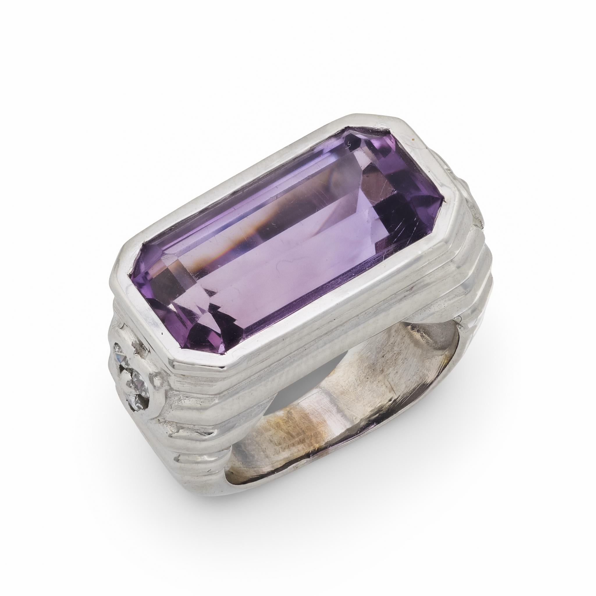 Anillo de cóctel vintage francés de oro blanco de 18k con amatista talla esmeralda y diamante