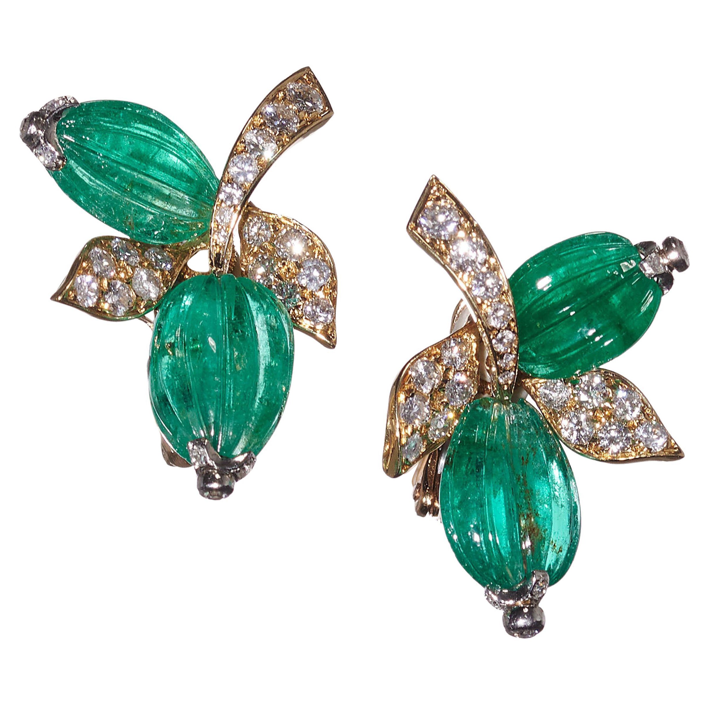 Pendientes franceses vintage de esmeralda, diamantes y oro con clip de André Vassort