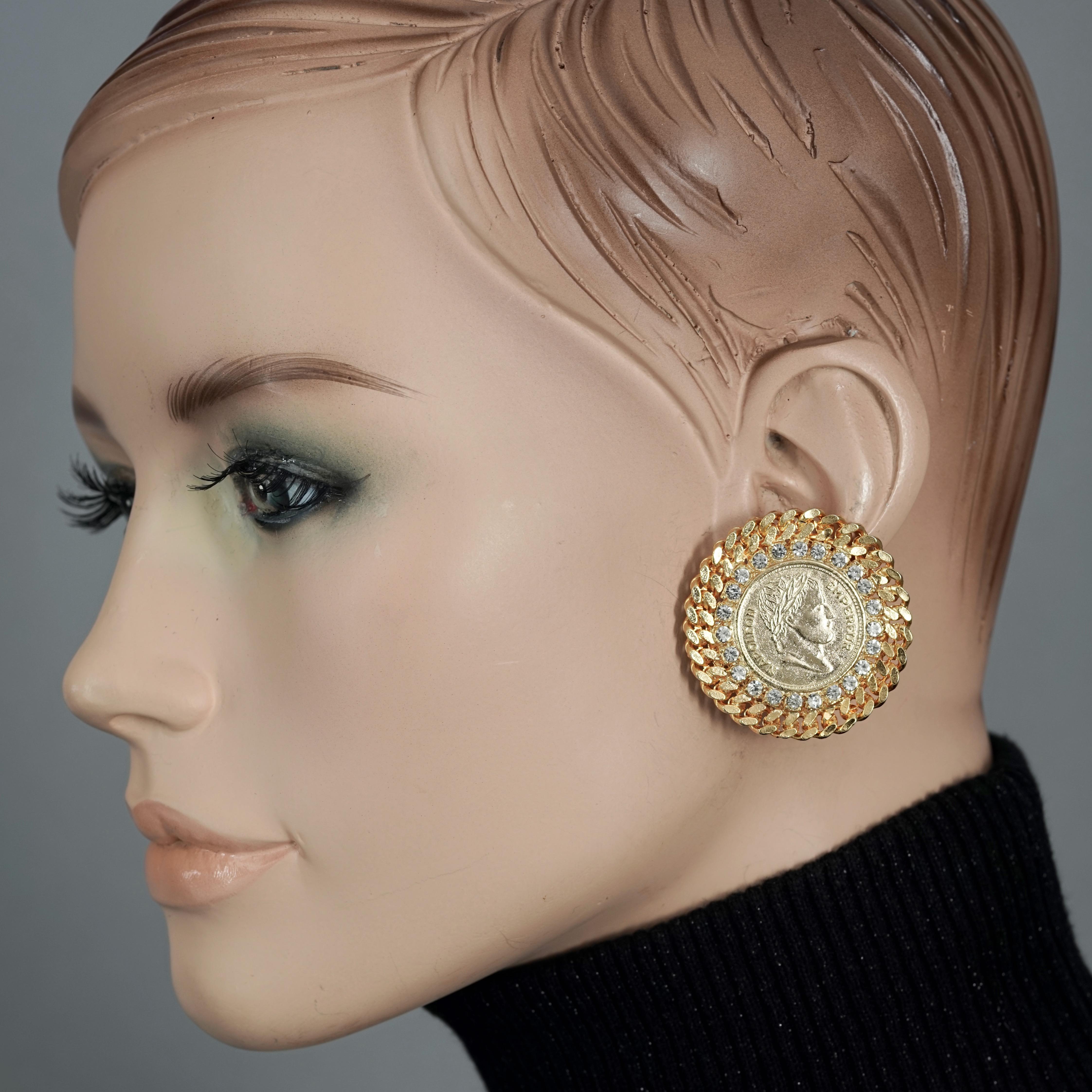 Vintage French EMPEROR NAPOLEON Coin Disc Rhinestone Earrings

Measurements:
Height: 1.57 inches (4 cm)
Width: 1.57 inches (4 cm)
Weight per Earring: 12 grams

Features:
- French disc coin earrings depicting Emperor Napoleon (Empereur Napoleon).
-