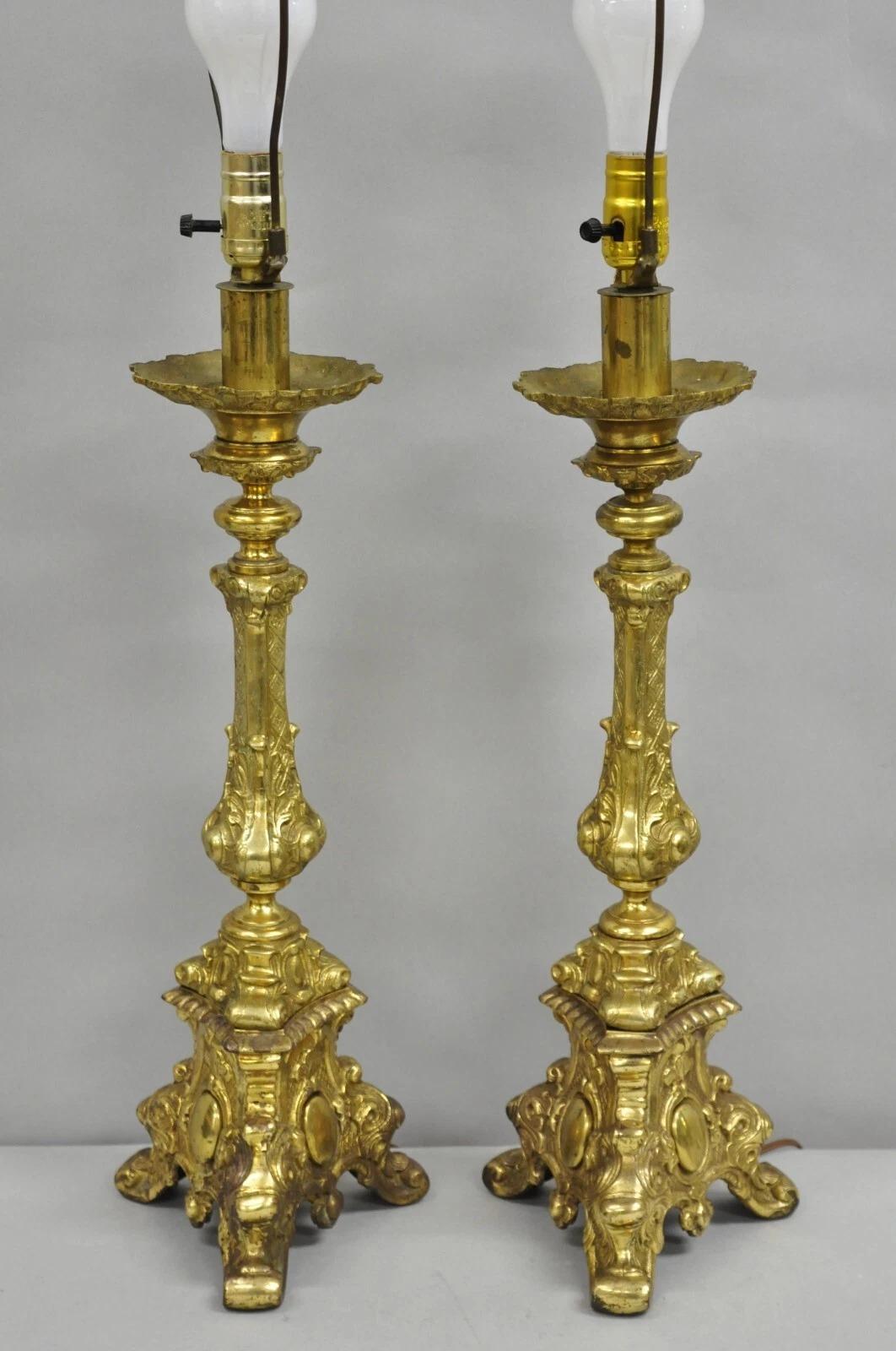 Paire de lampes de table en laiton orné Empire baroque français vintage en vente 4