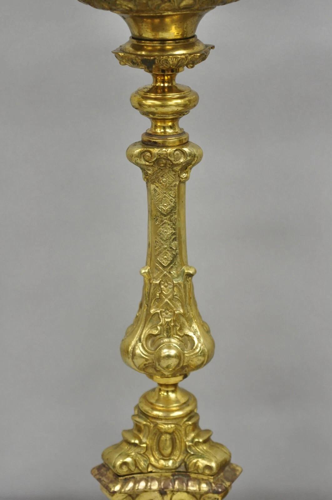 Paire de lampes de table en laiton orné Empire baroque français vintage Bon état - En vente à Philadelphia, PA