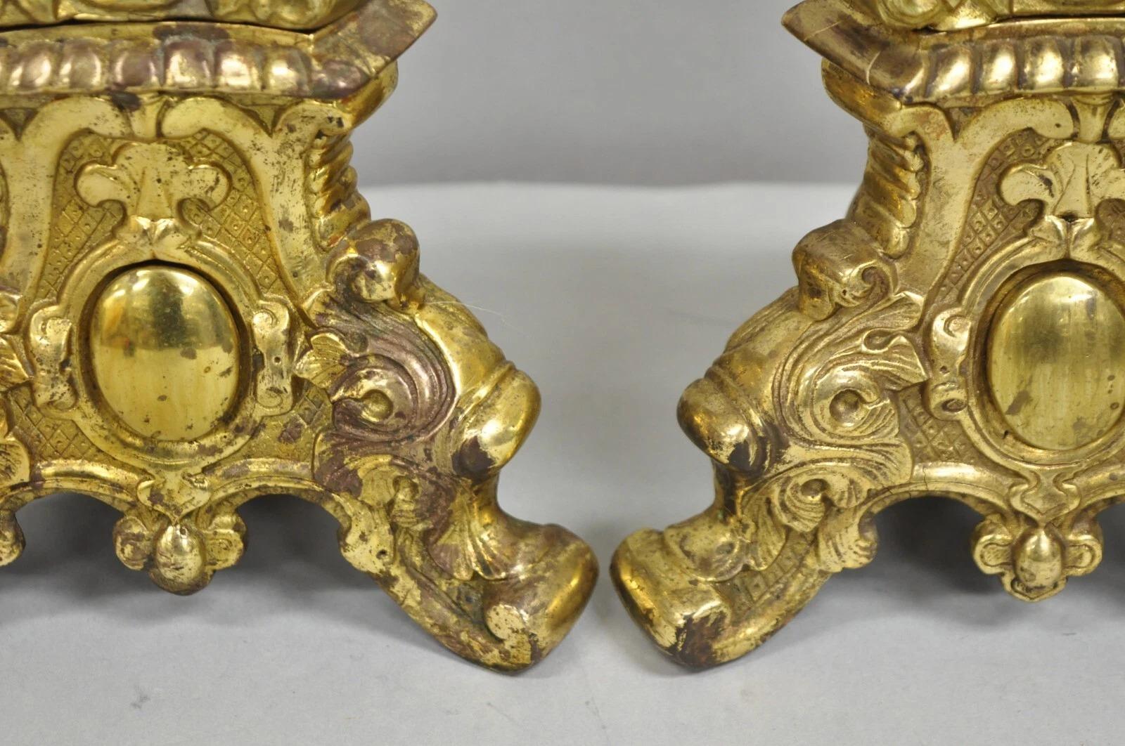 Laiton Paire de lampes de table en laiton orné Empire baroque français vintage en vente