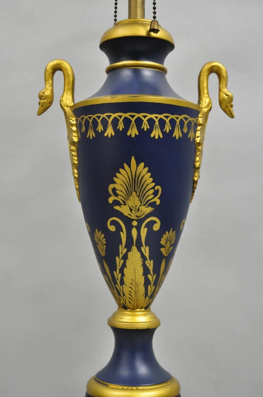 Vintage Französisch Empire Blau Tole Metall Gold Swan gemalt Urne Form Tischlampe (20. Jahrhundert) im Angebot