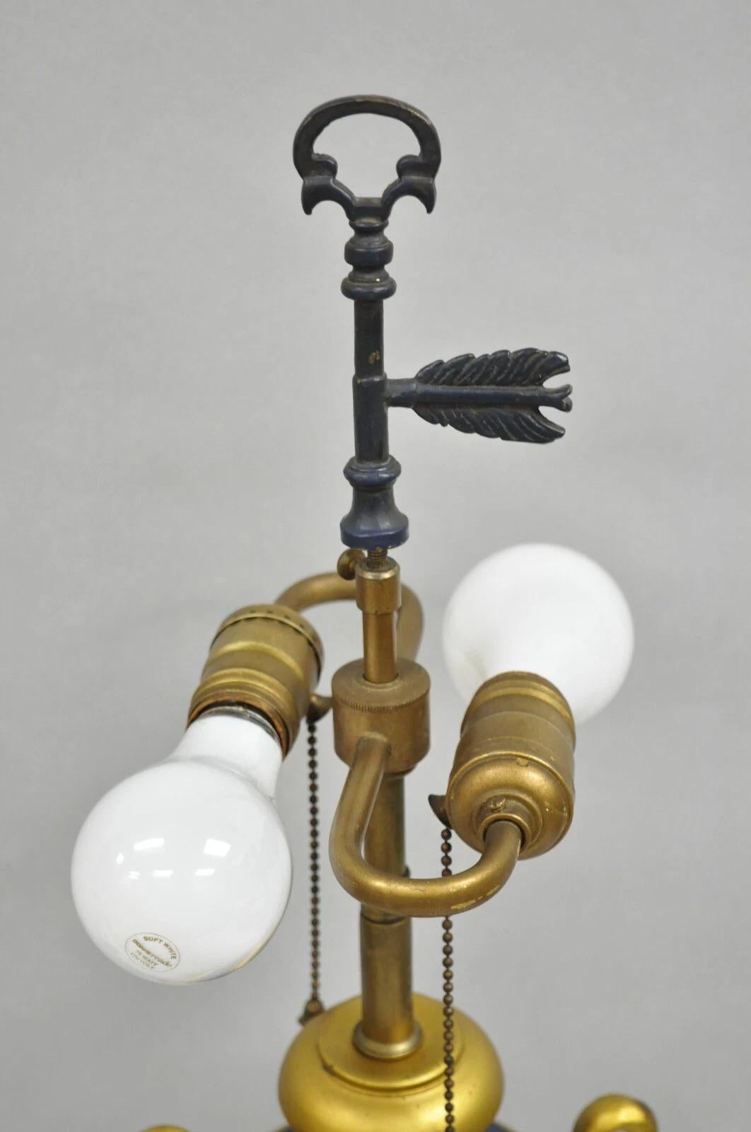 Vintage Französisch Empire Blau Tole Metall Gold Swan gemalt Urne Form Tischlampe im Angebot 2