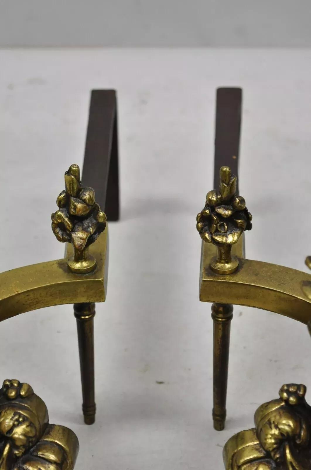 Französische Empire-Messing-Bronze-Säulen-Feuerböcke im Vintage-Stil mit Flammen-Finish, Französisches Empire-Stil, Paar im Angebot 1