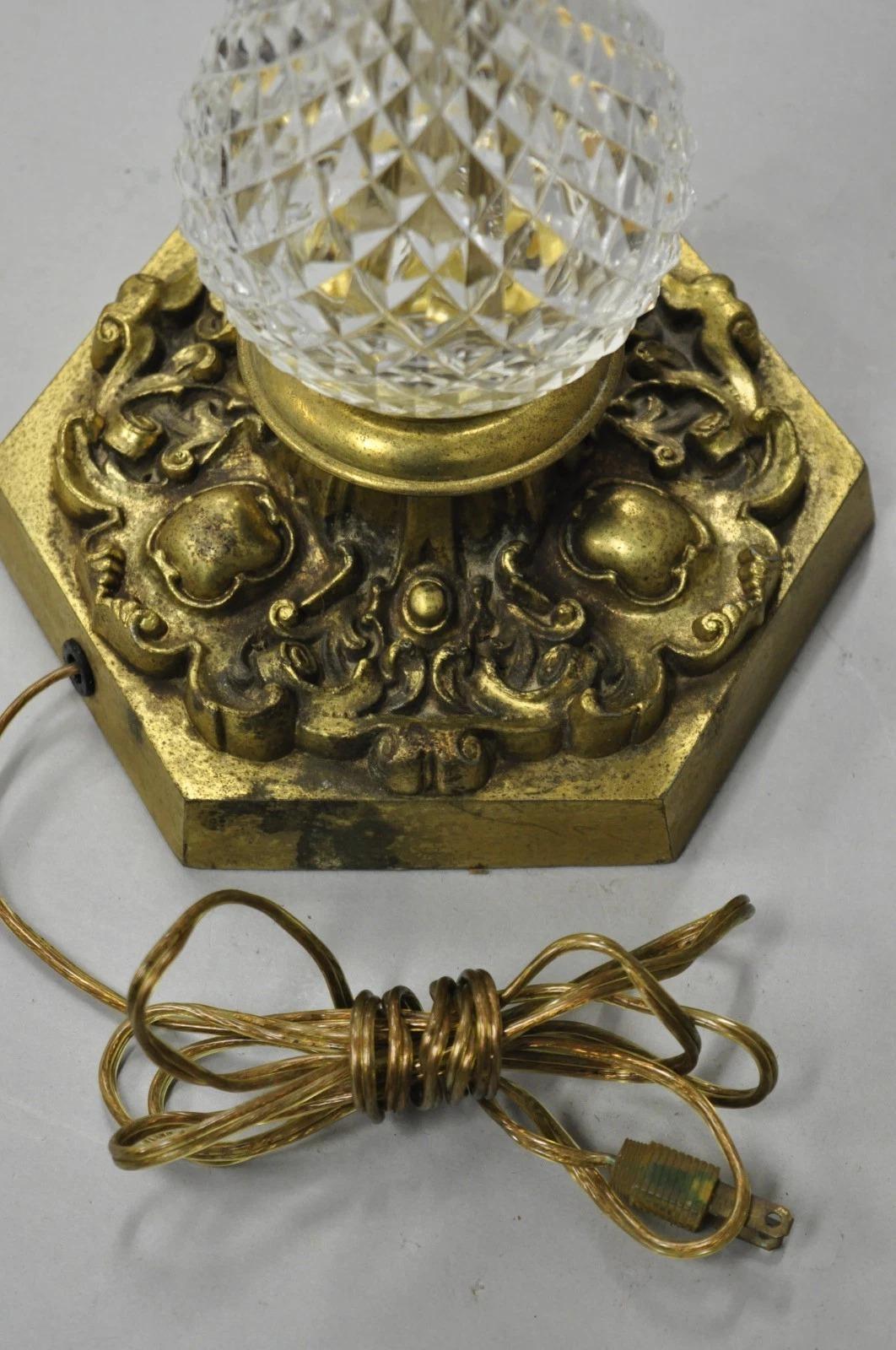 Paire de lampes de table Empire en laiton et cristal à colonne en verre 