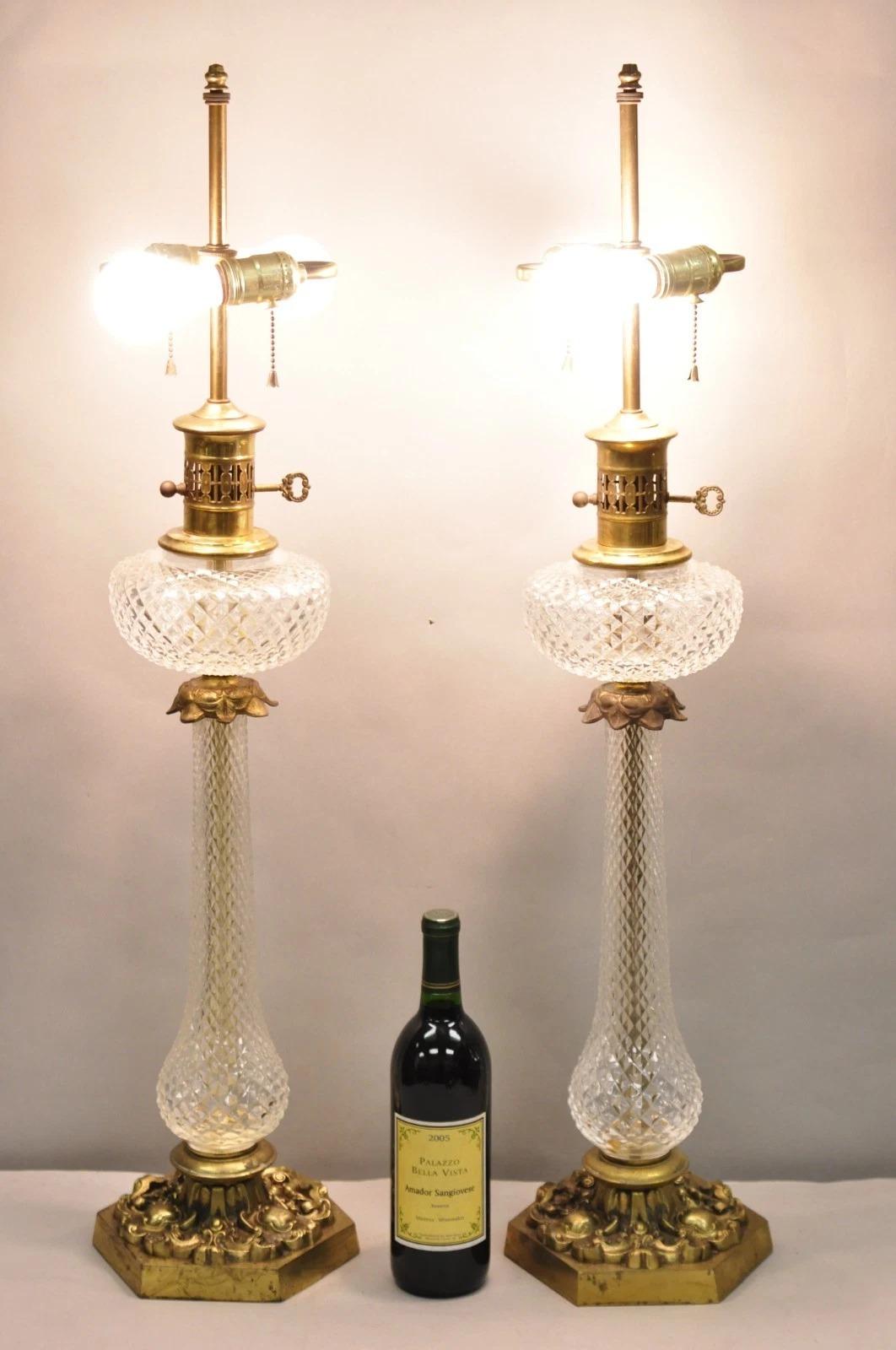 Paire de lampes de table de style Empire en laiton et cristal de verre 
