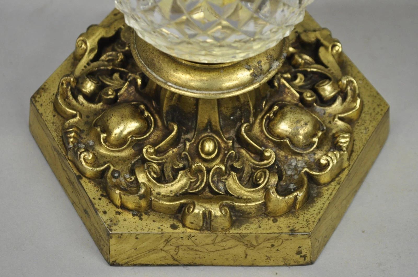 Paire de lampes de table Empire en laiton et cristal à colonne en verre 