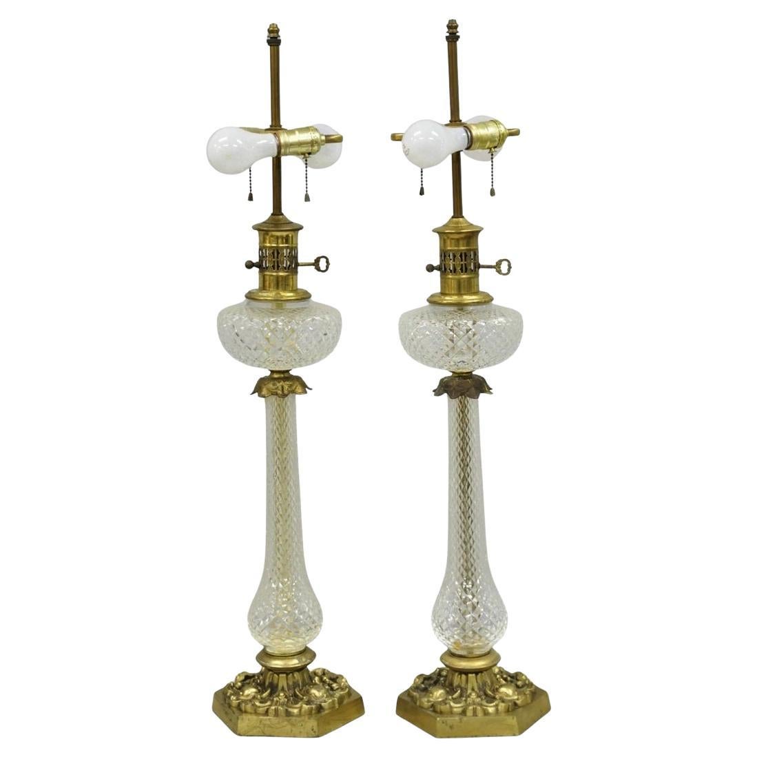 Paire de lampes de table Empire en laiton et cristal à colonne en verre "lampe à huile". en vente